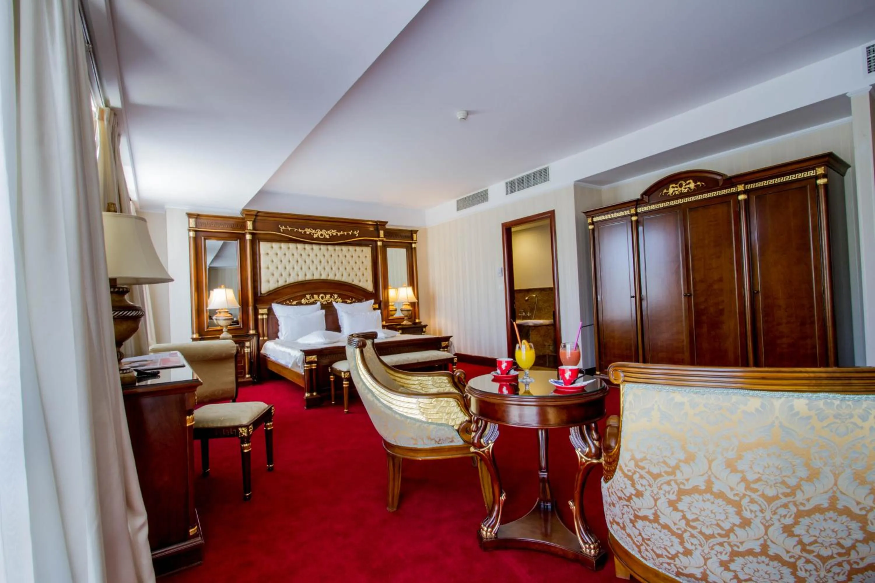 Photo of the whole room, Bed in Ramada by Wyndham Brasov