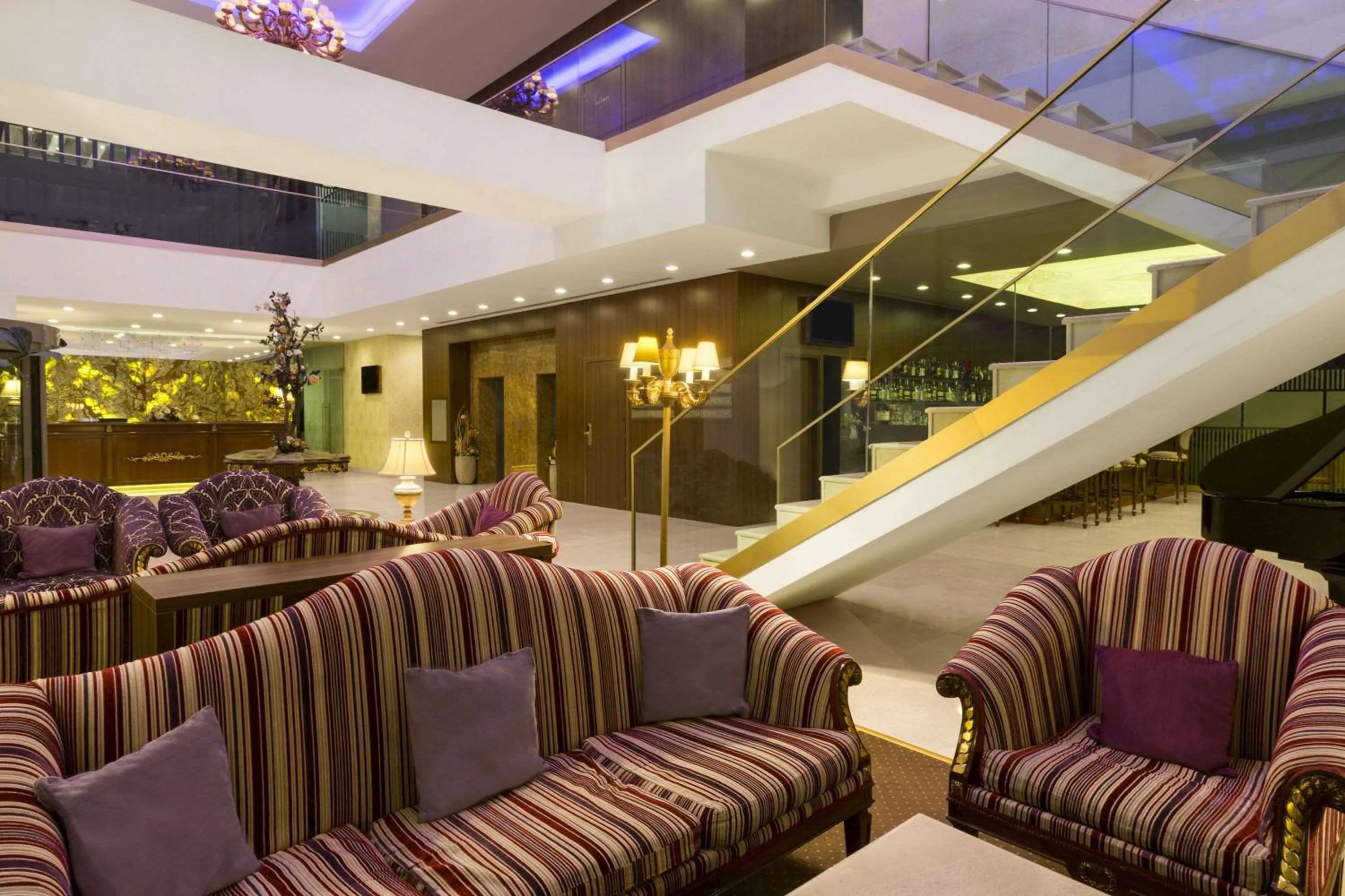 Lobby or reception, Restaurant/Places to Eat in Ramada by Wyndham Brasov
