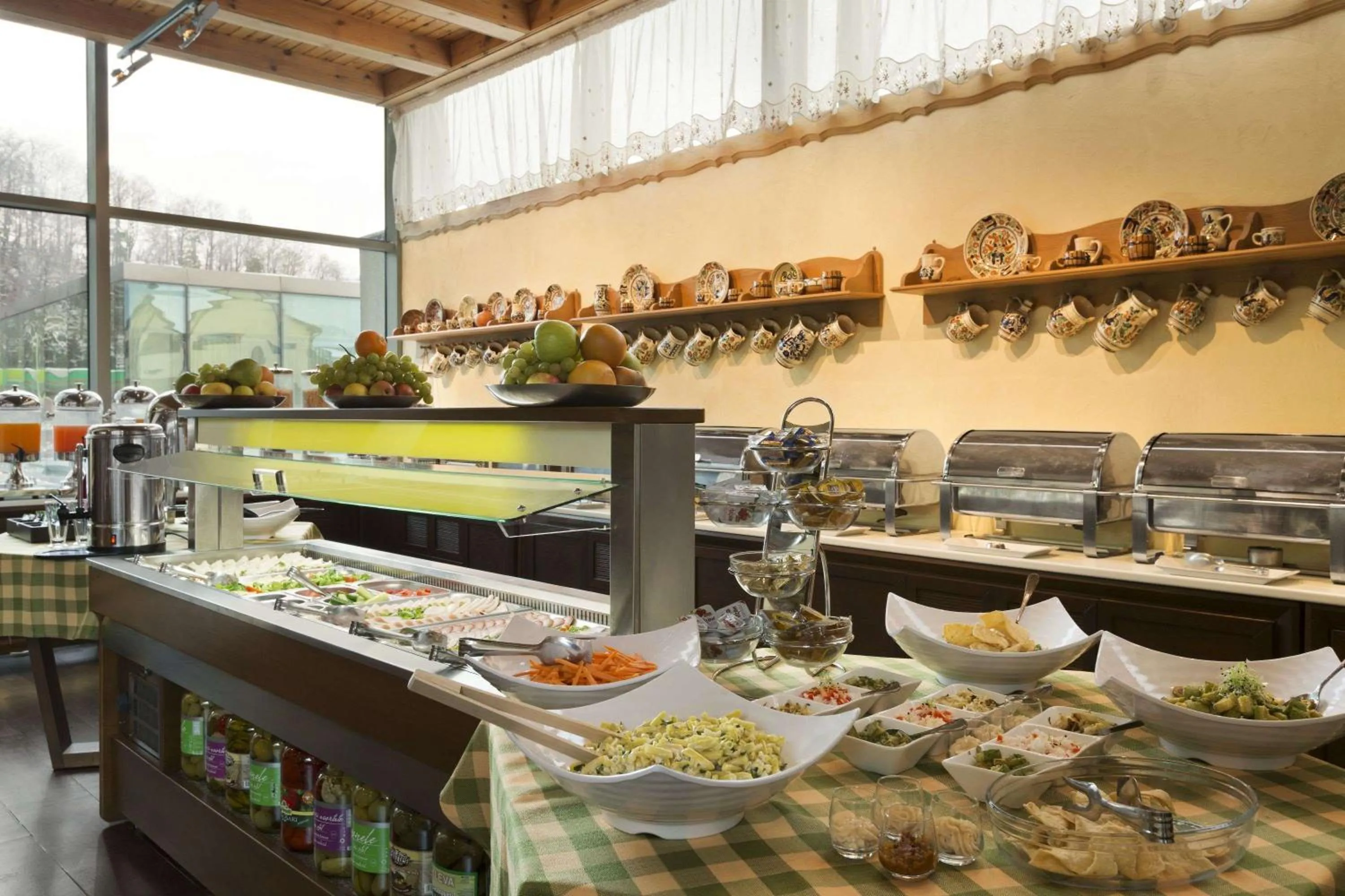 Restaurant/places to eat in Ramada by Wyndham Brasov