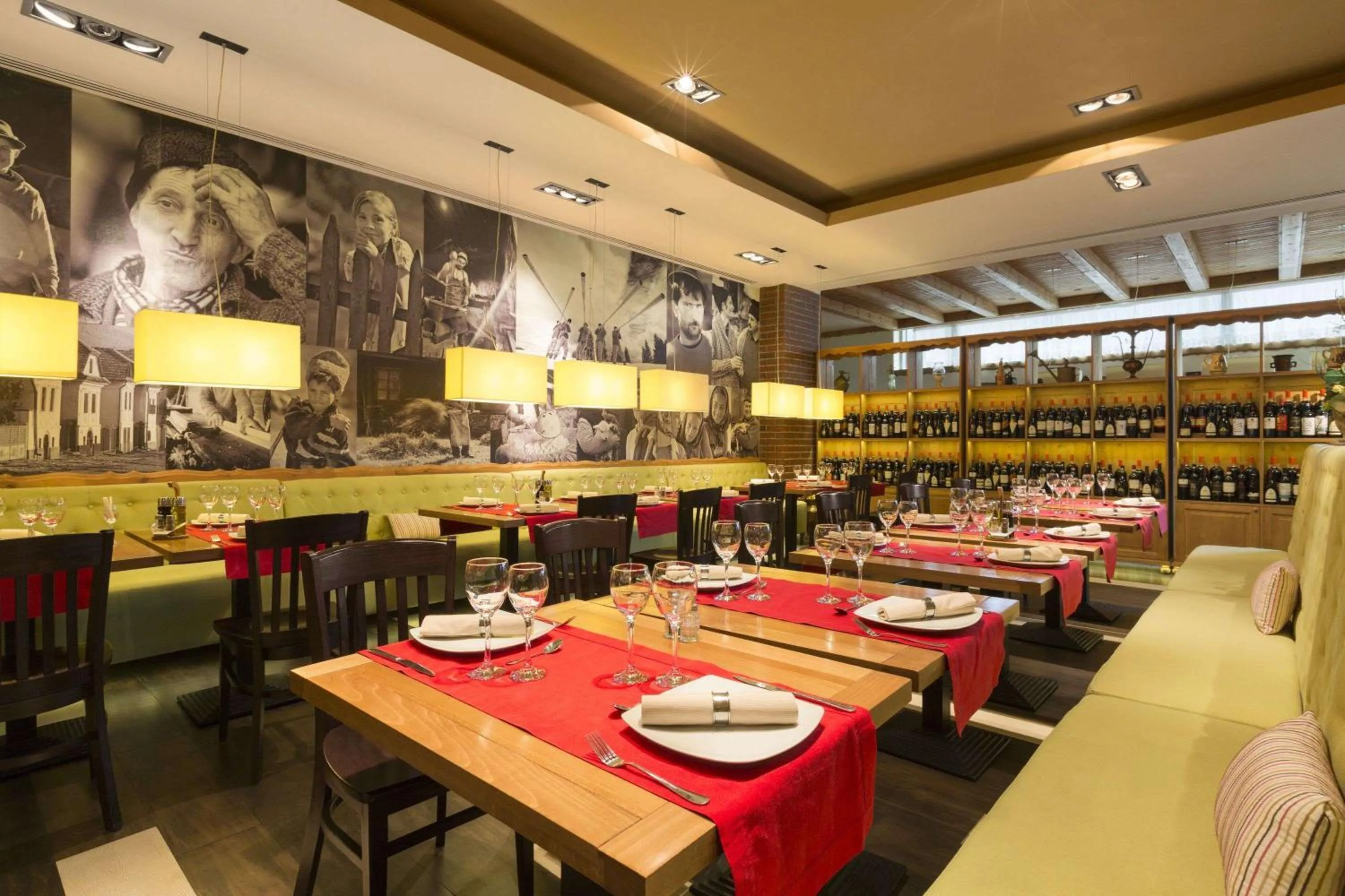 Restaurant/Places to Eat in Ramada by Wyndham Brasov