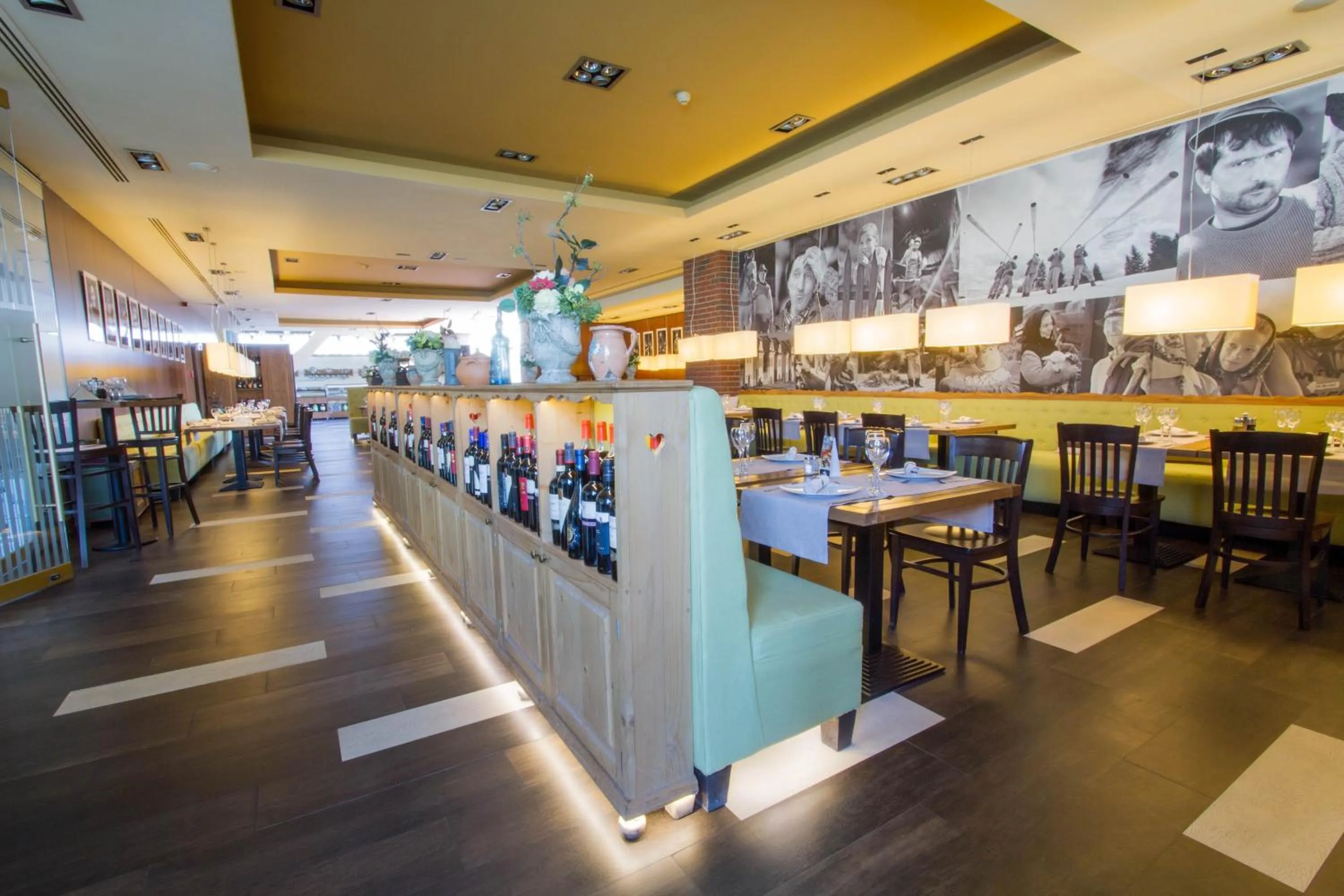 Restaurant/Places to Eat in Ramada by Wyndham Brasov