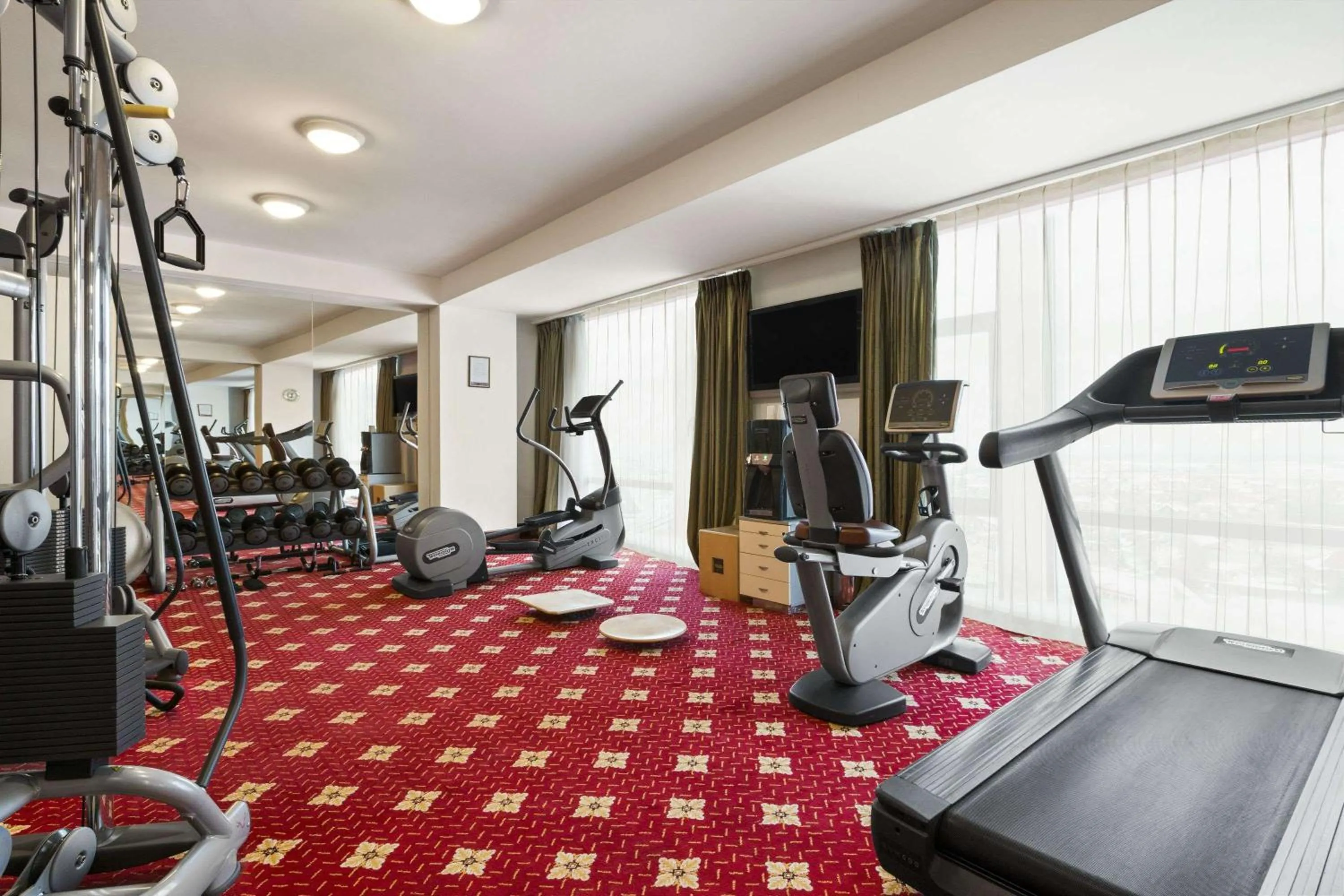 Fitness centre/facilities, Fitness Center/Facilities in Ramada by Wyndham Brasov