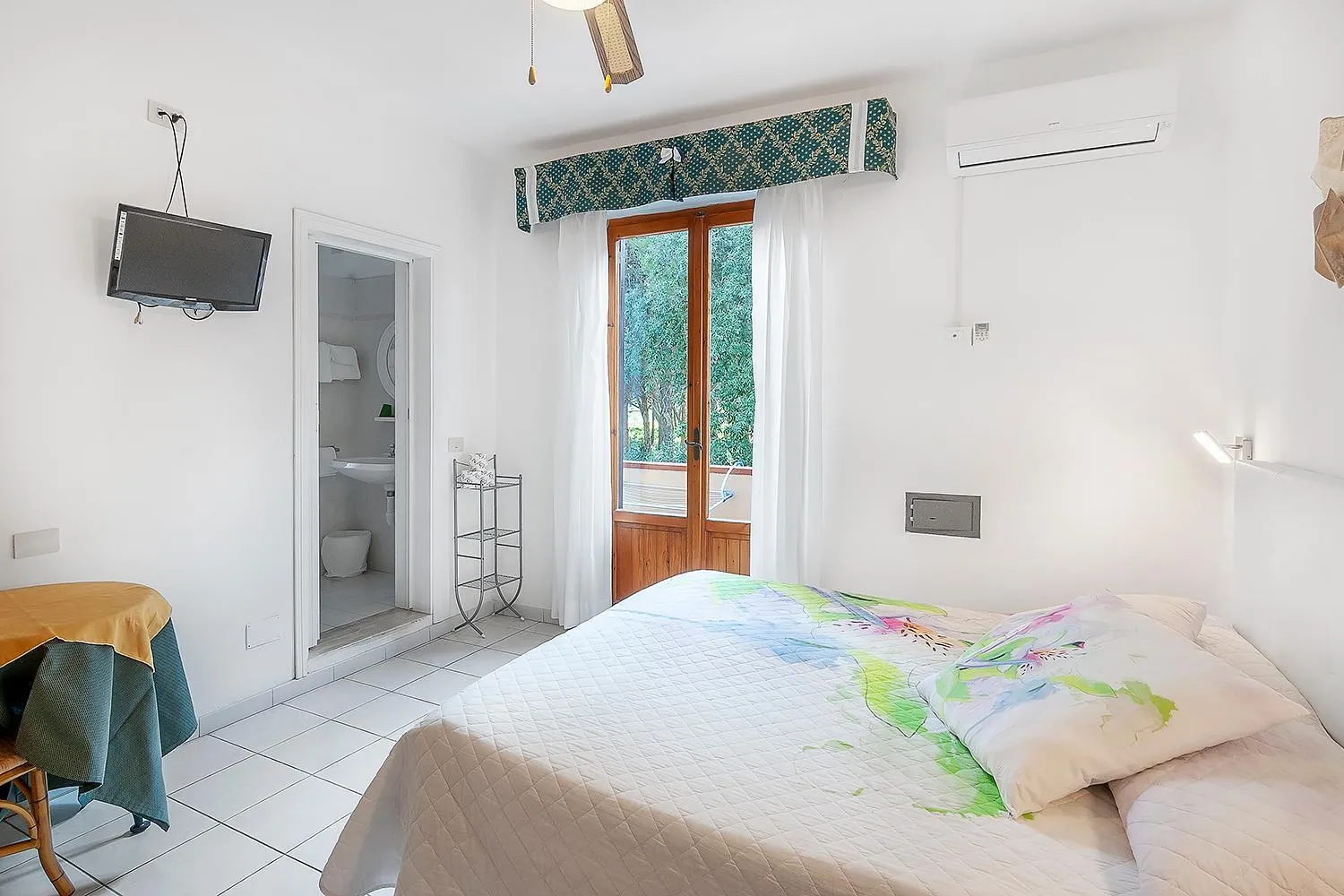 Photo of the whole room, Bed in Hotel Giardino