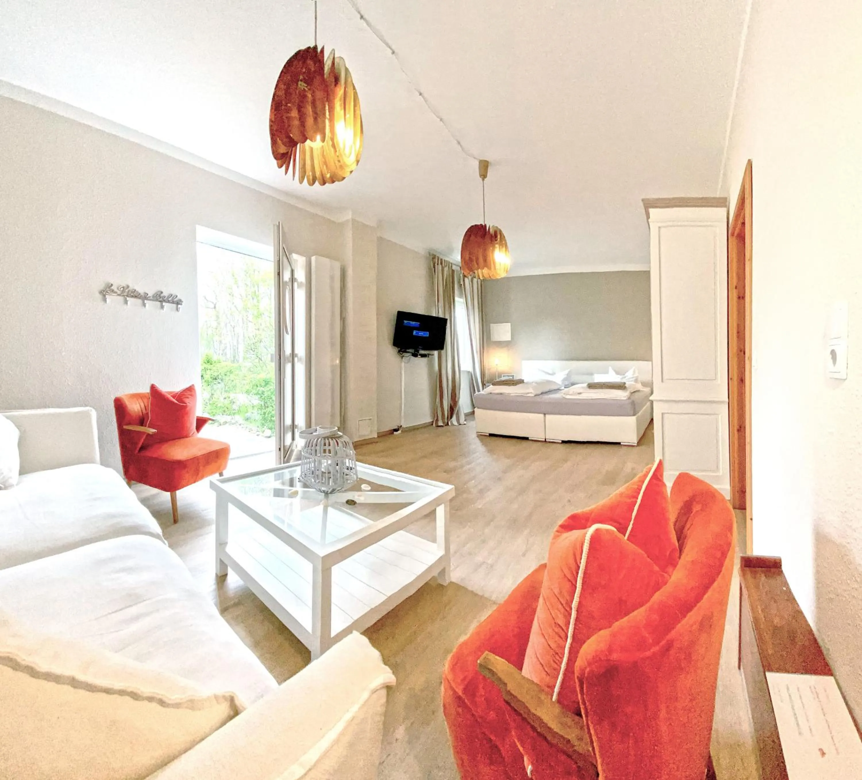 Photo of the whole room, Bed in feels Beach Club Hotel