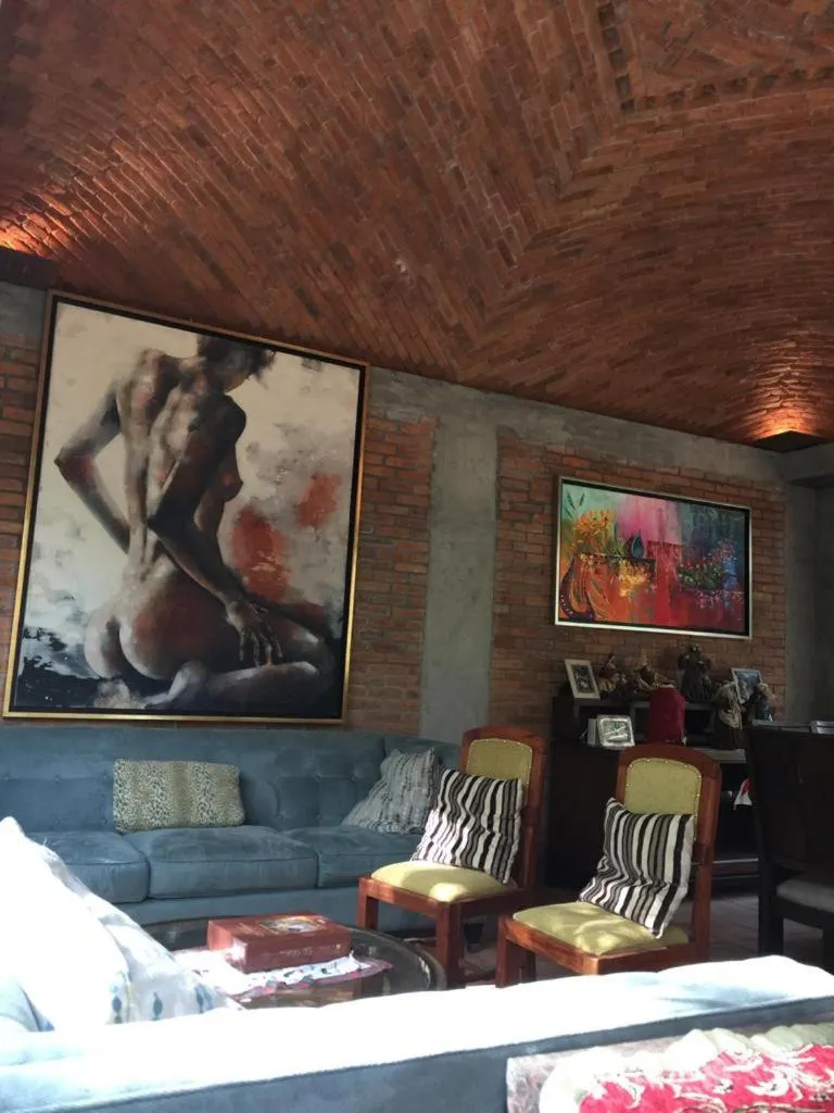 Communal lounge/ TV room in VillaHermosa B&B