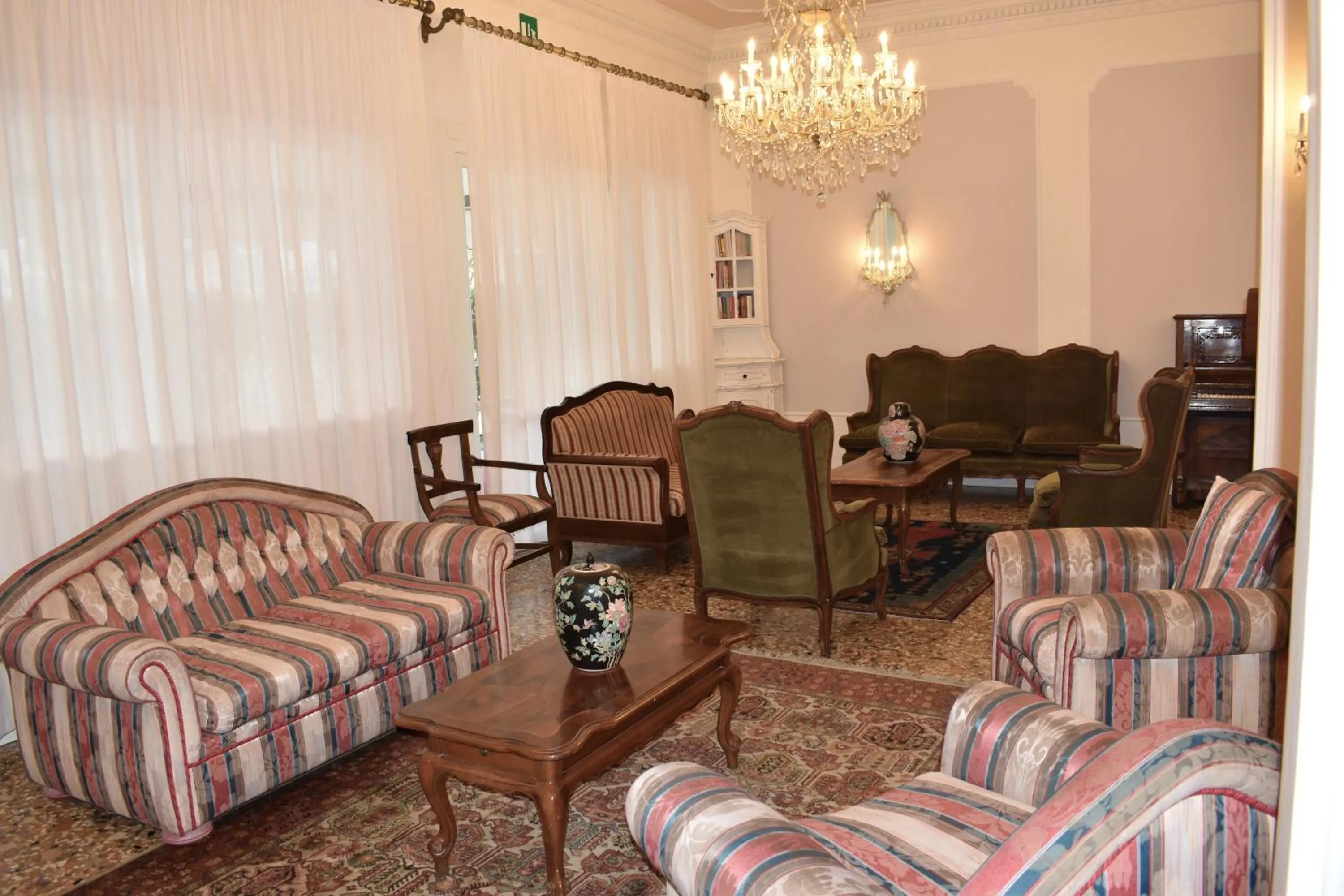 Communal lounge/ TV room in Hotel Edelweiss