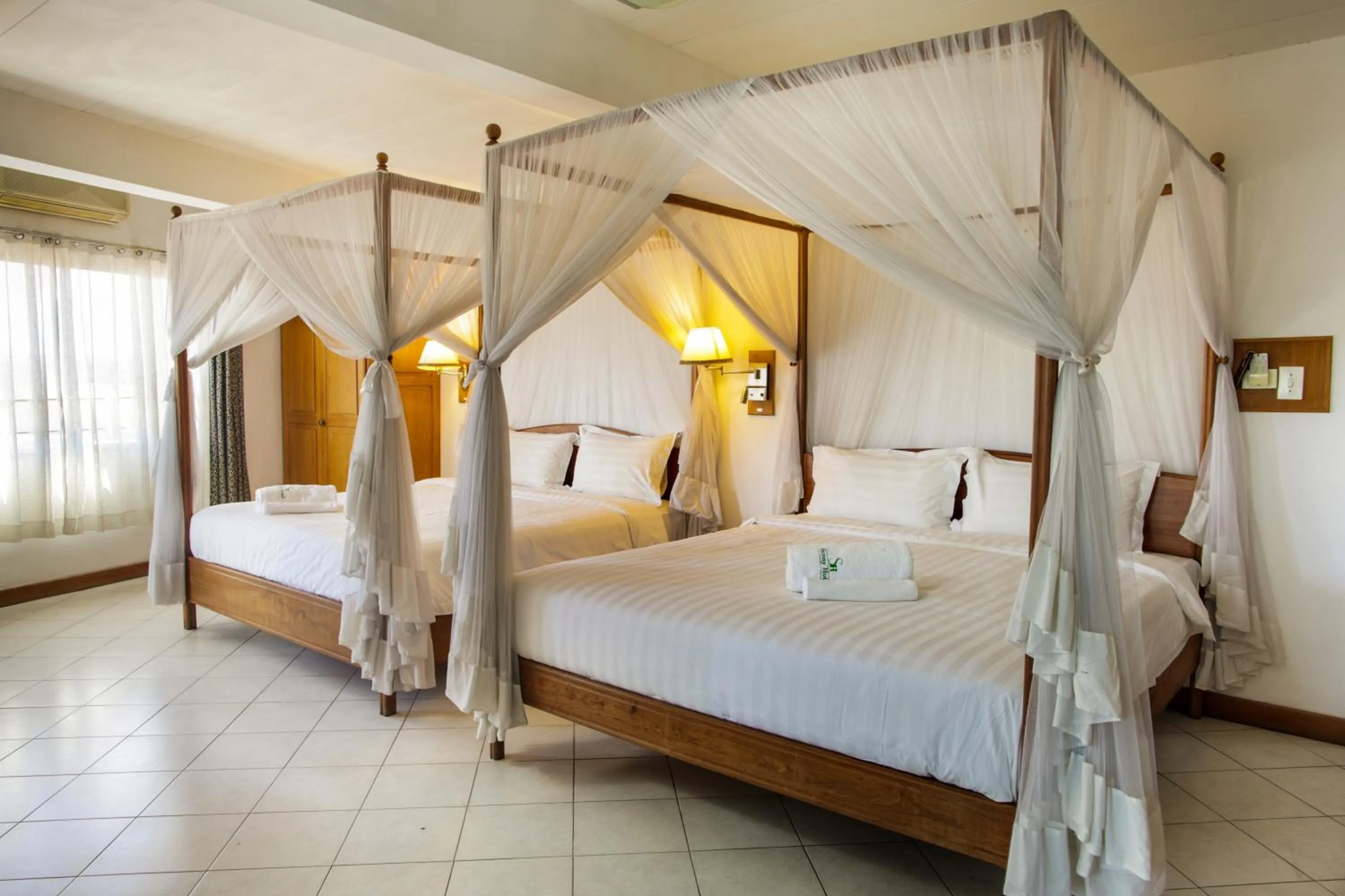 Bedroom, Bed in Sunny Garden