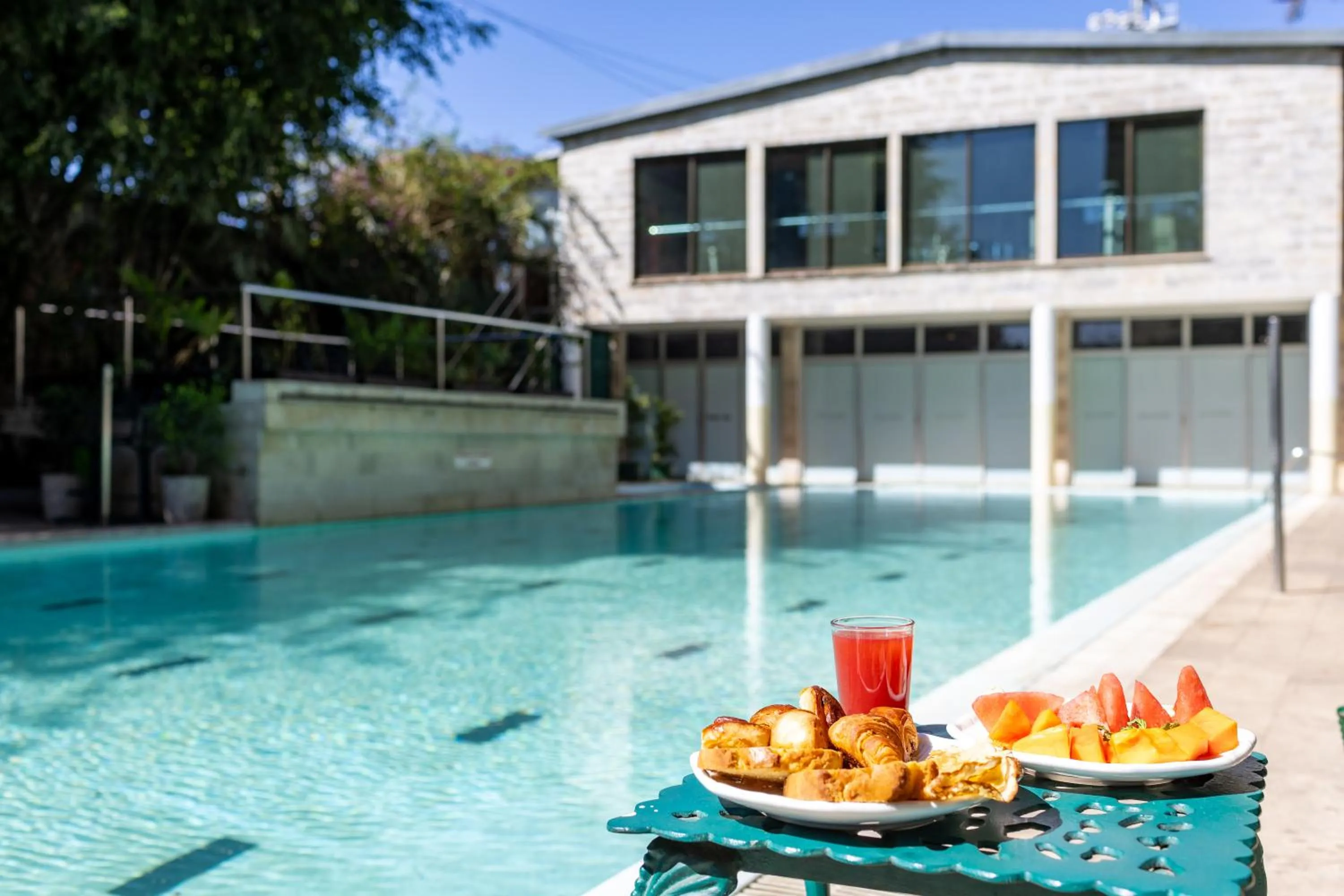 Pool view in Sunny Garden