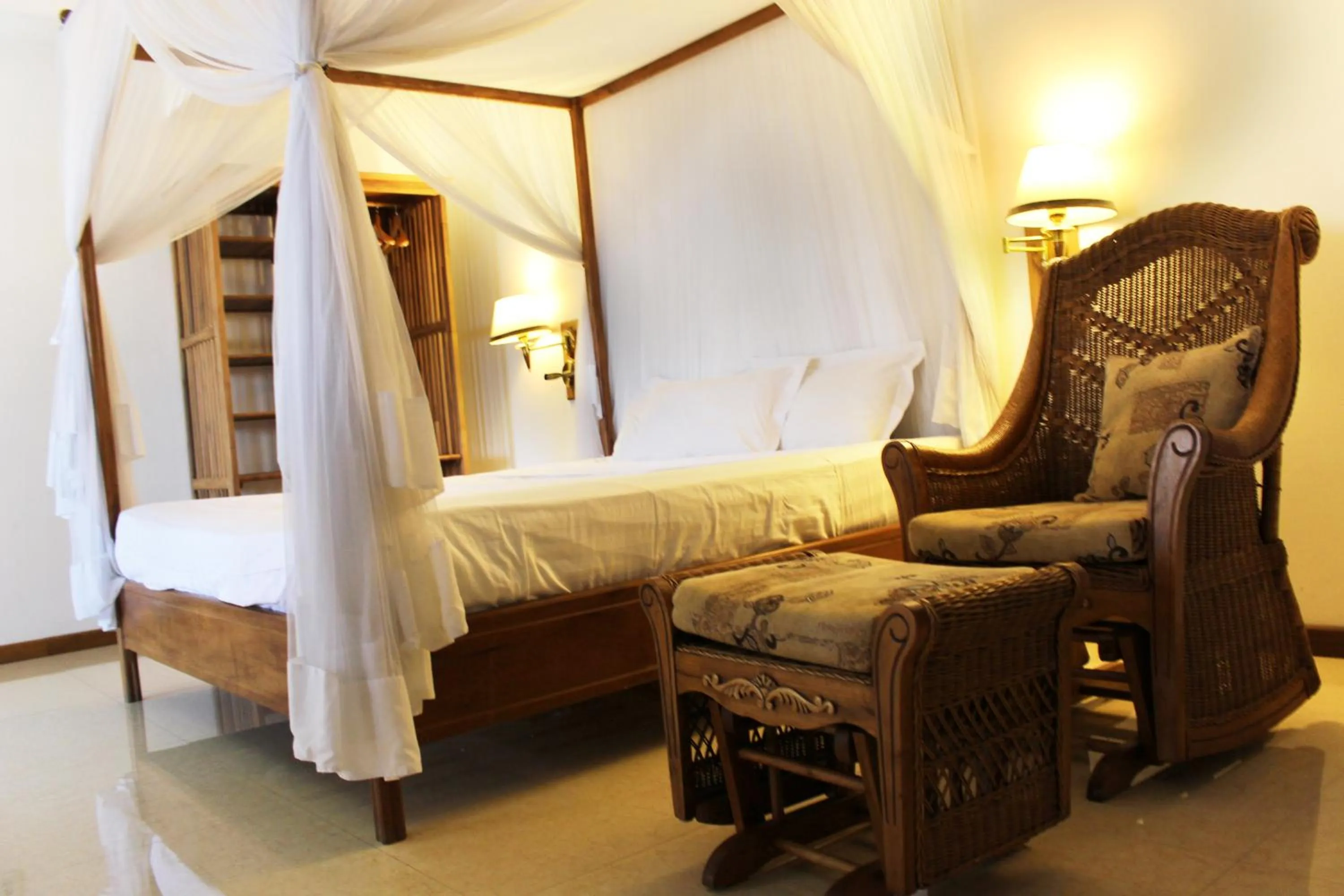 Bedroom, Bed in Sunny Garden