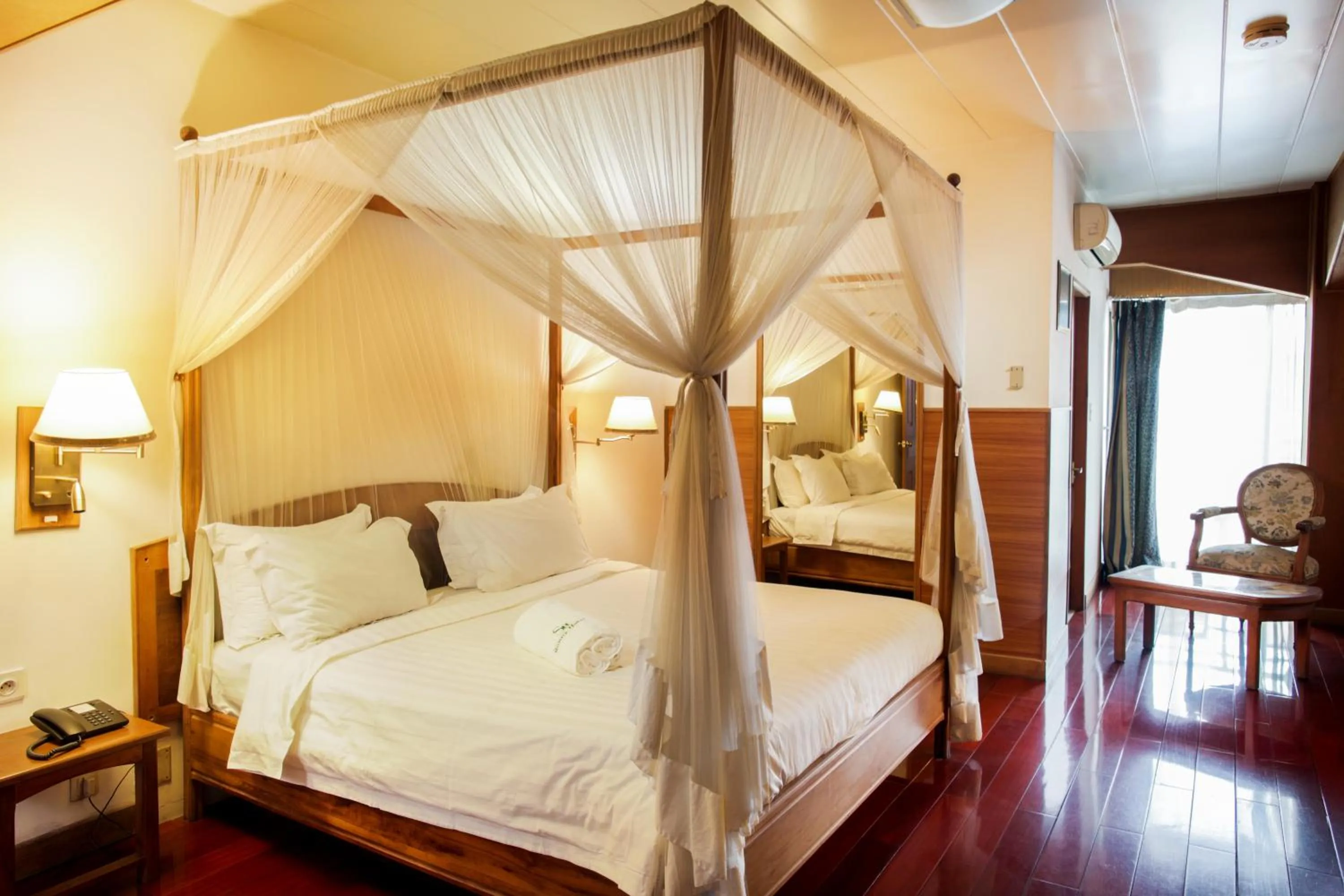 Bedroom, Bed in Sunny Garden