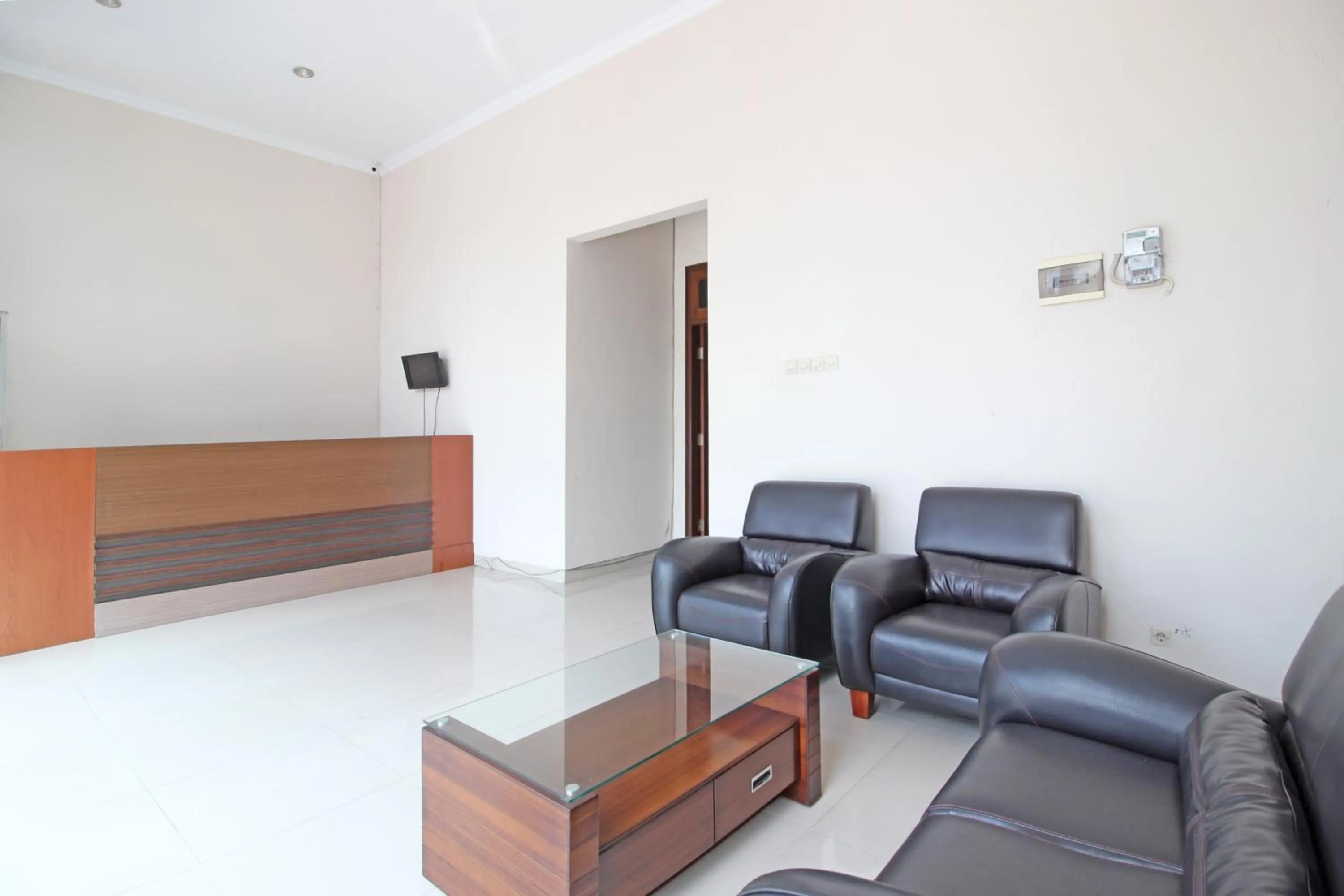 Lobby or reception in RedDoorz near Hartono Mall 3