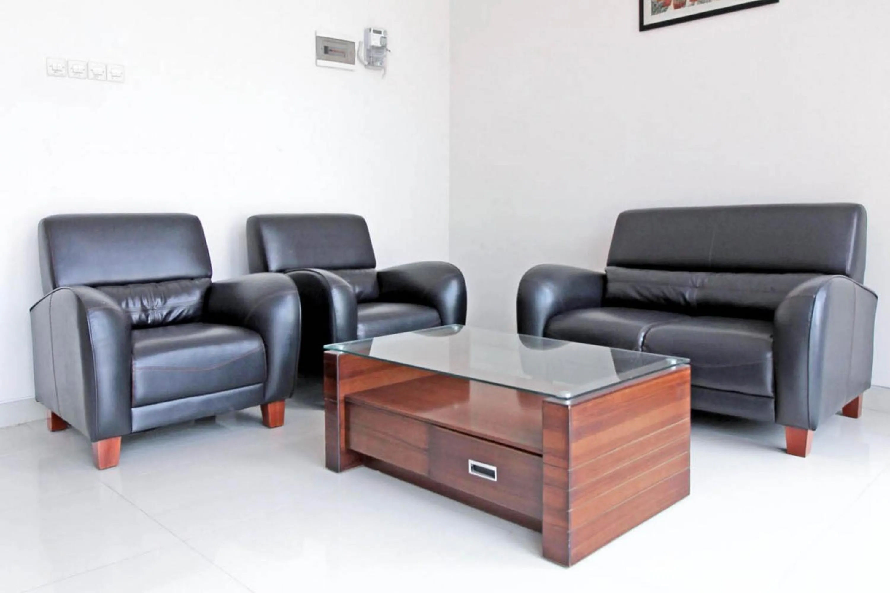 Seating area in RedDoorz near Hartono Mall 3