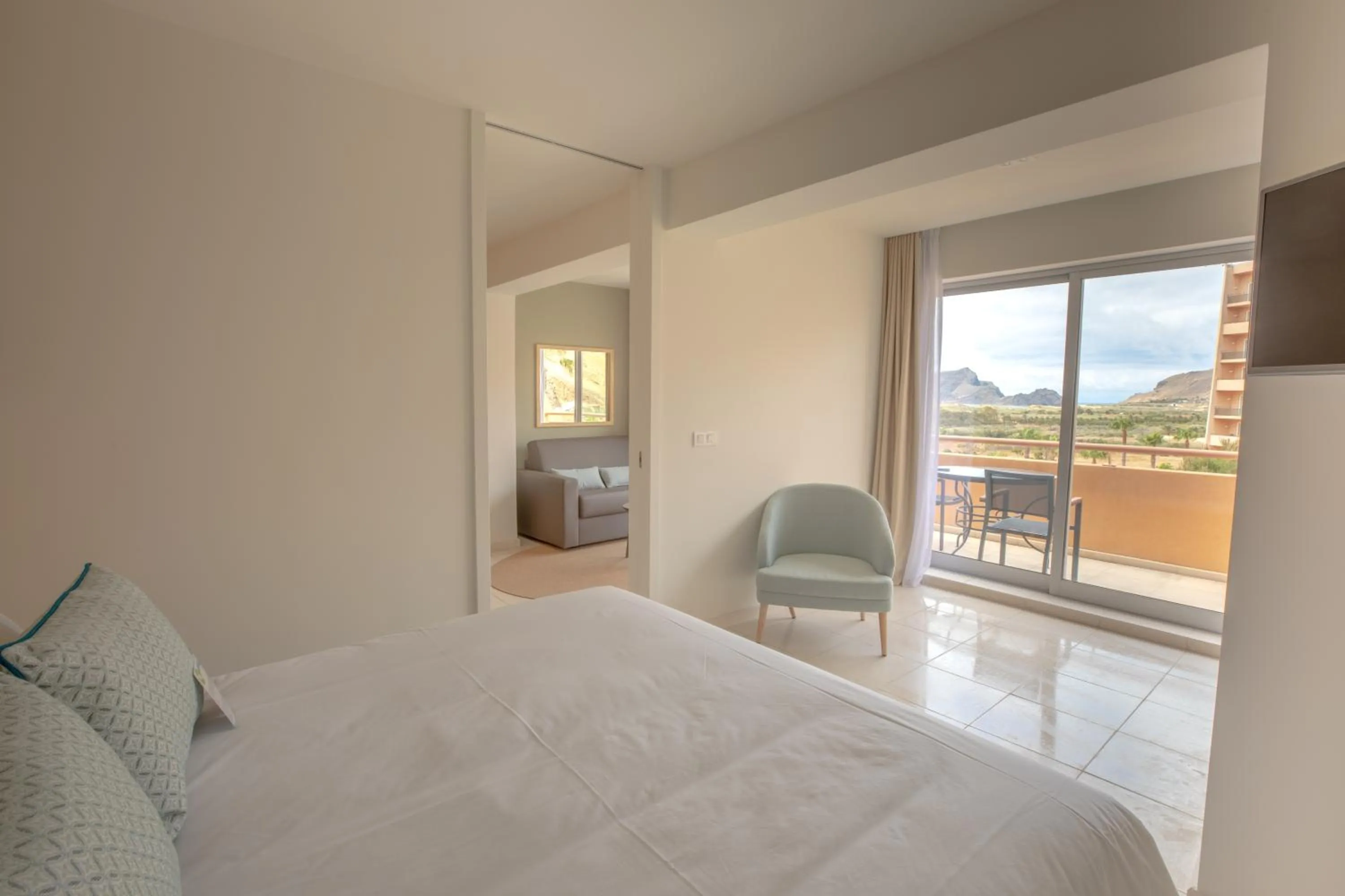 Living room, Bed in Vila Baleira Porto Santo