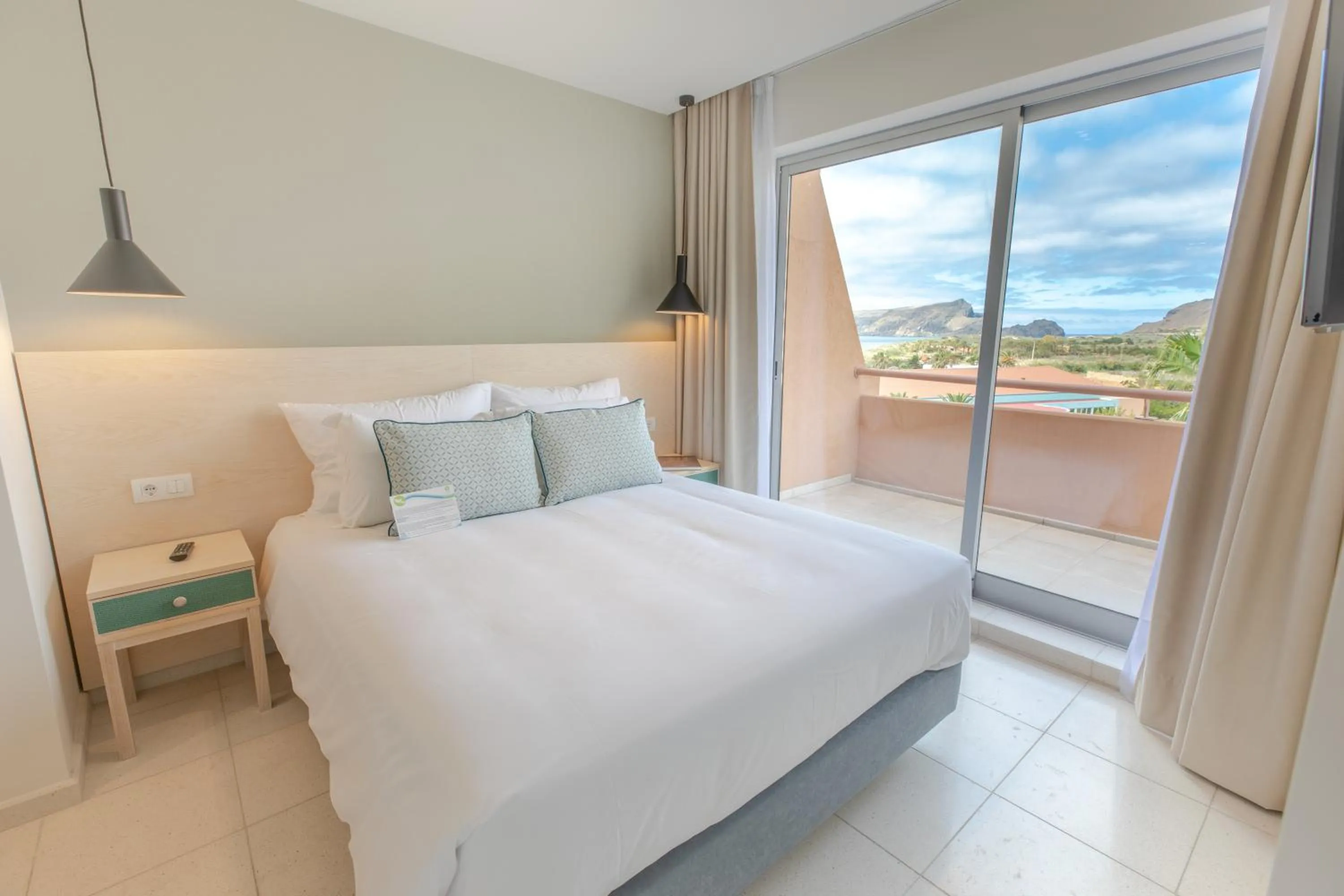 Bedroom, Bed in Vila Baleira Porto Santo