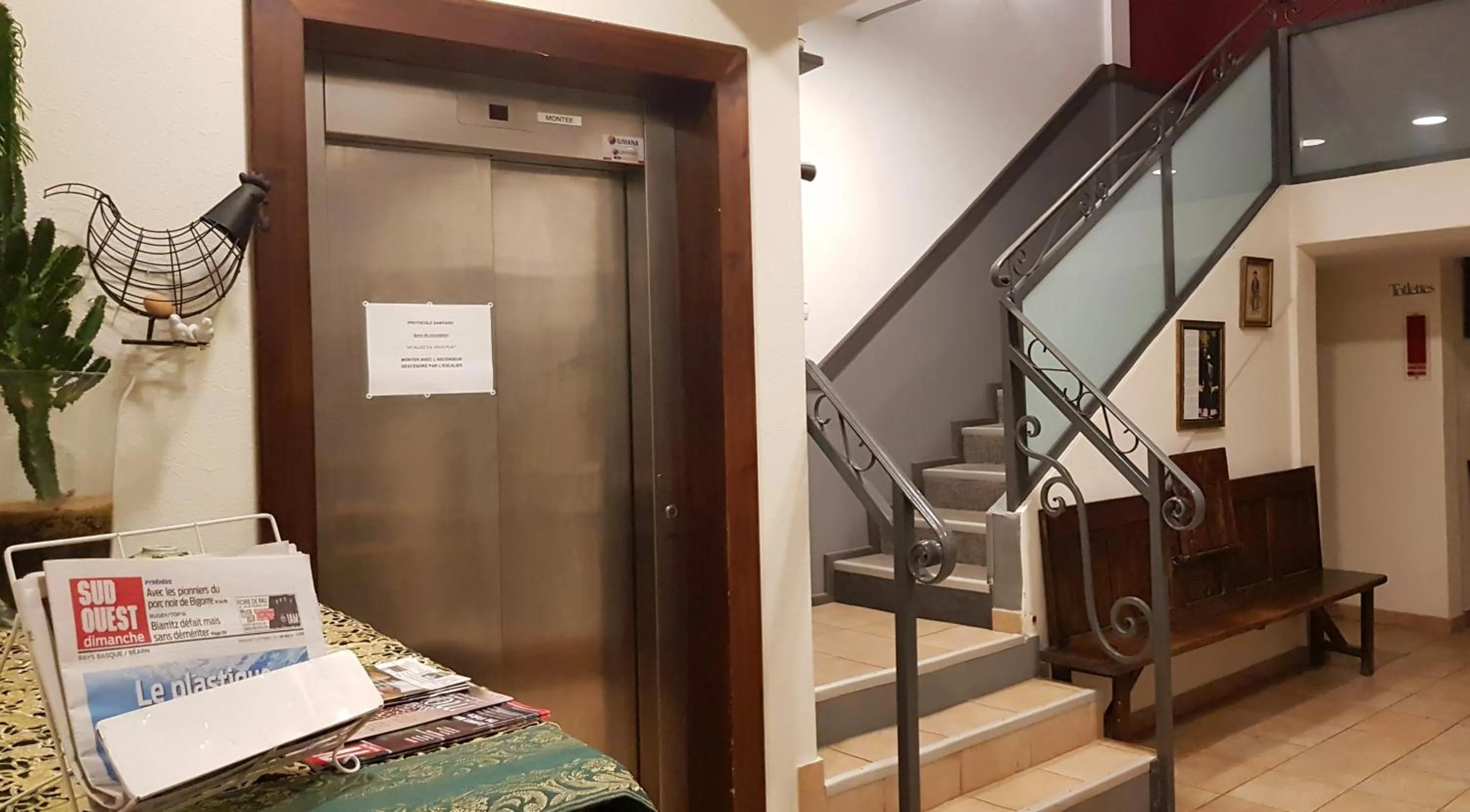 elevator in Hotel Pyrenées Atlantique