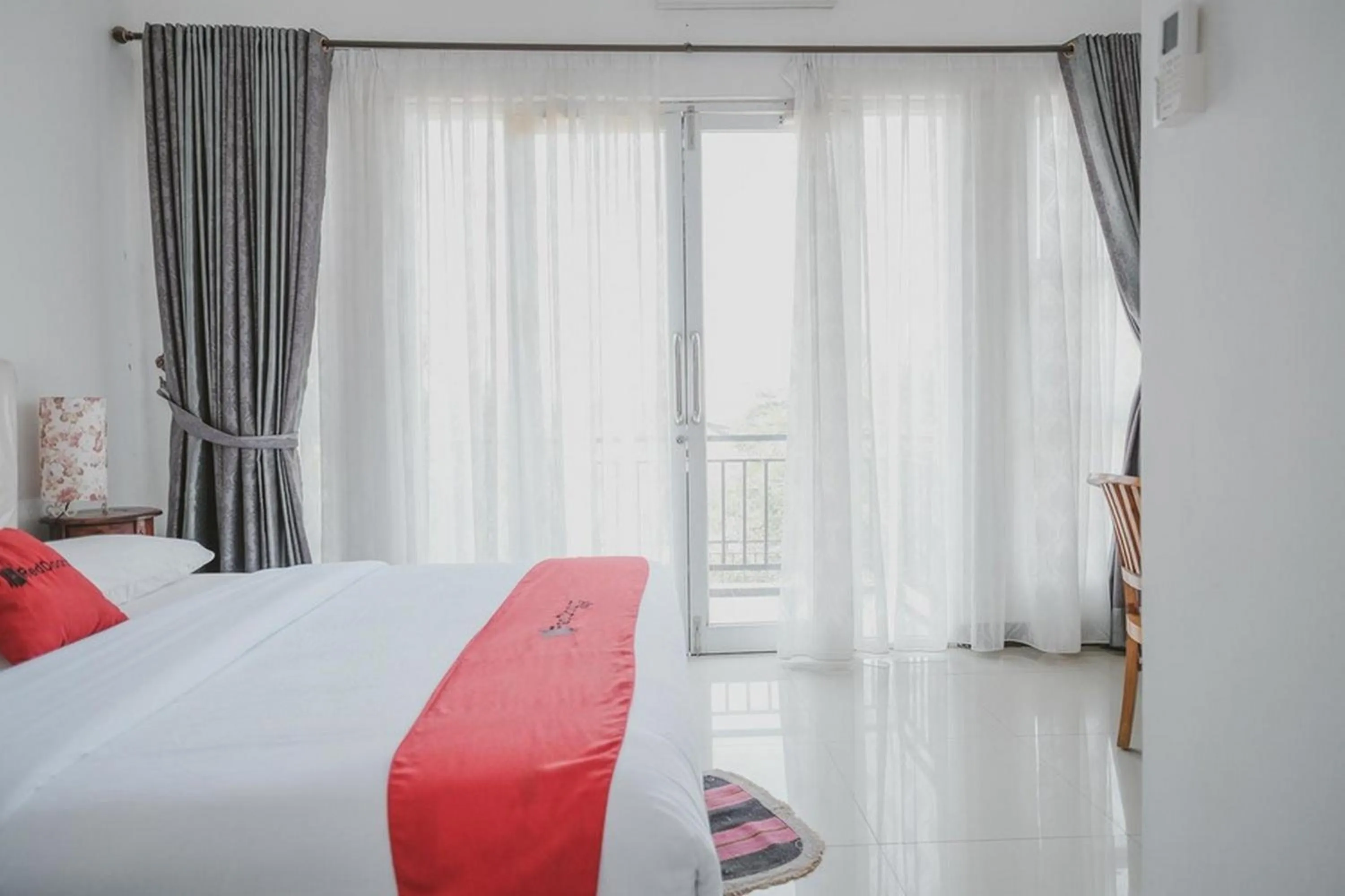 Bedroom, Bed in RedDoorz Syariah At Lampung Walk