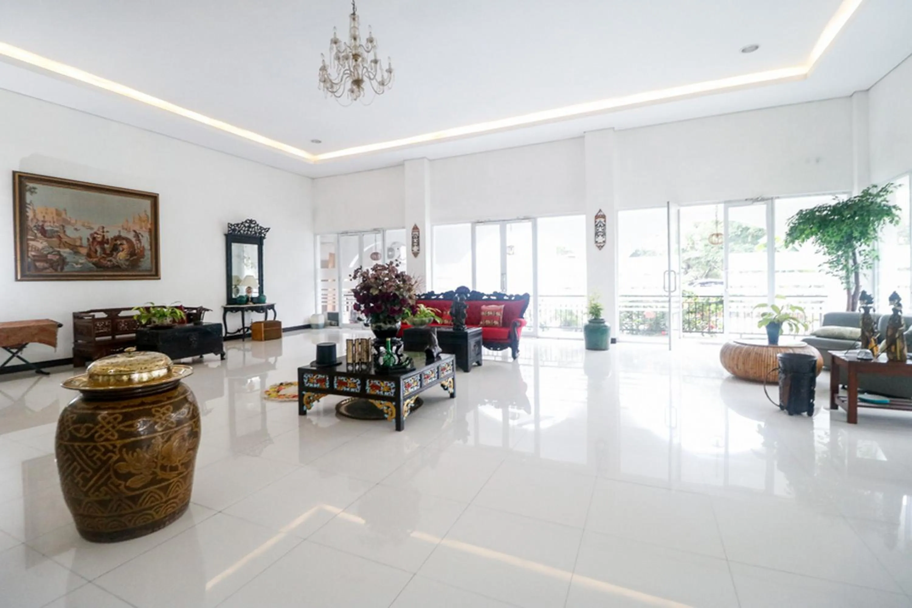 Lobby or reception in RedDoorz Syariah At Lampung Walk