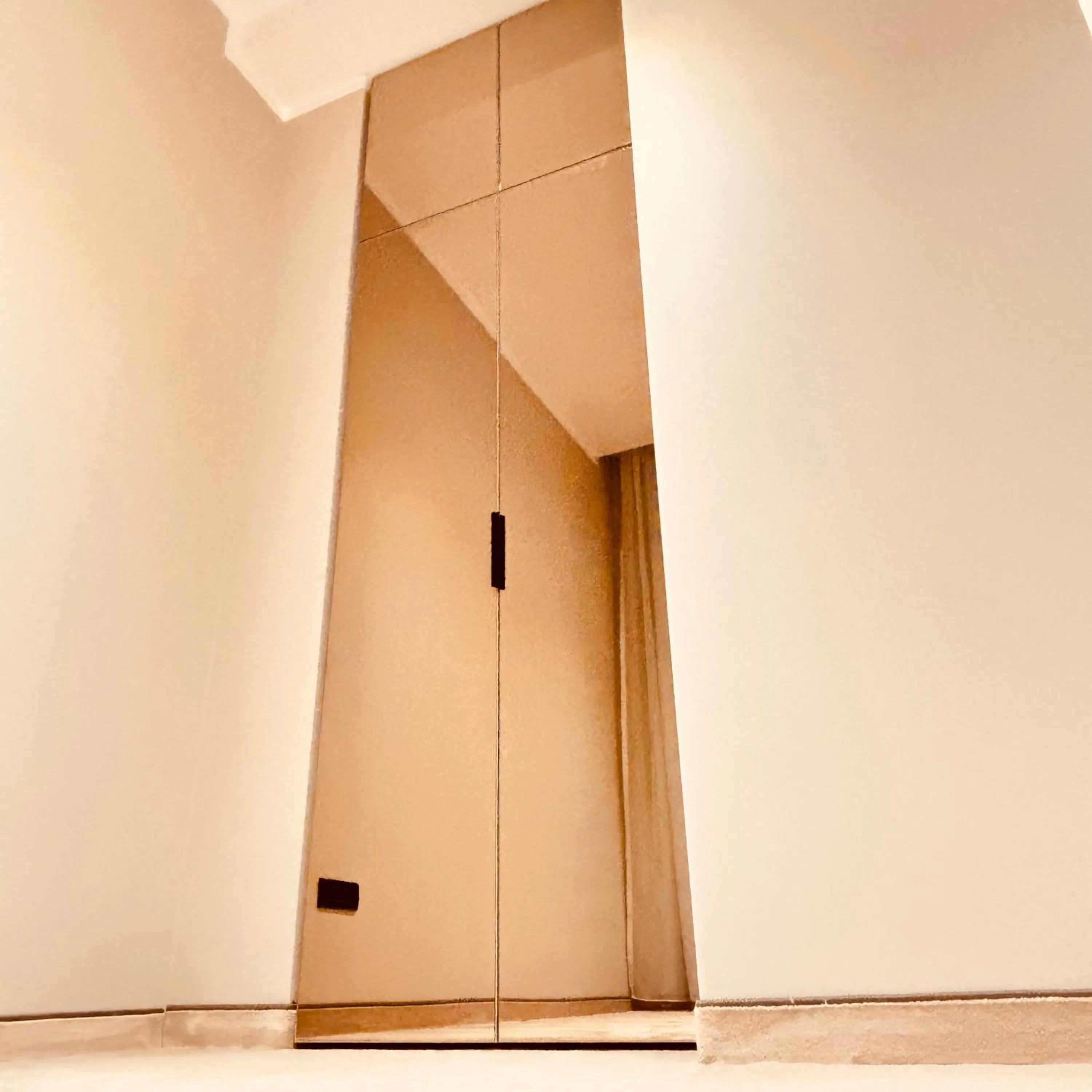 wardrobe in Hotel Clipa