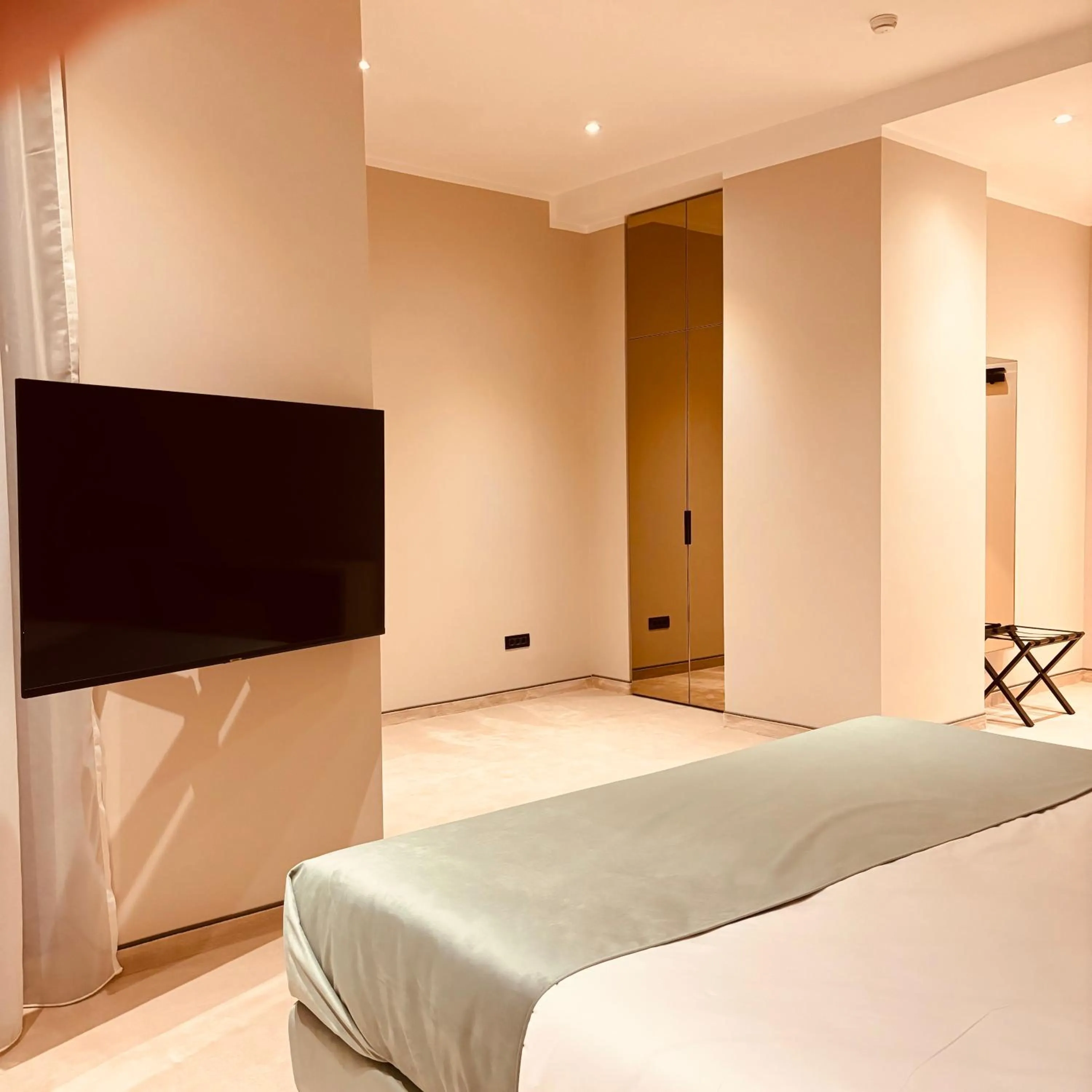 TV and multimedia, Bed in Hotel Clipa