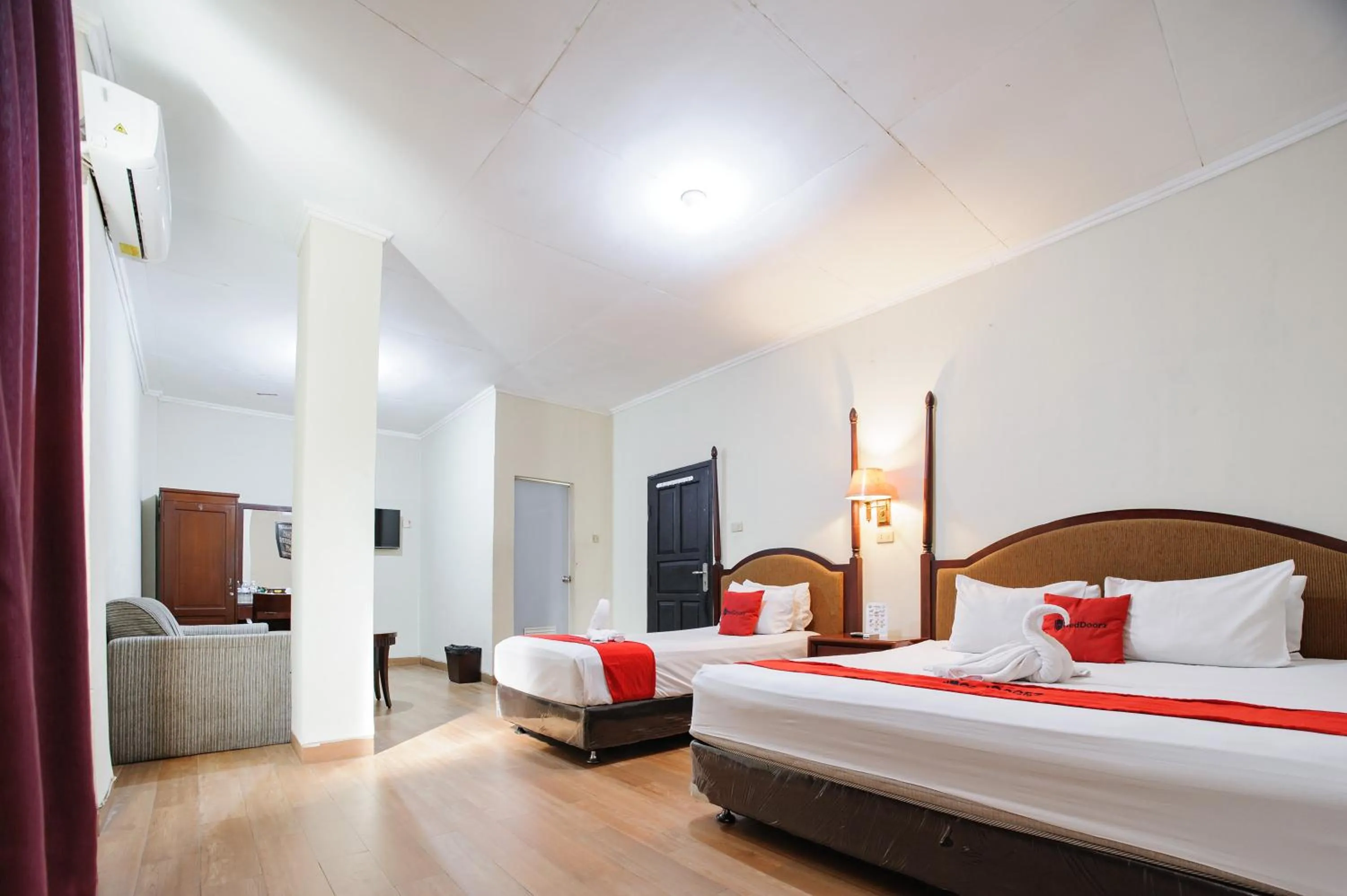 Bedroom, Bed in RedDoorz Plus @ Jalan Raden Intan Lampung