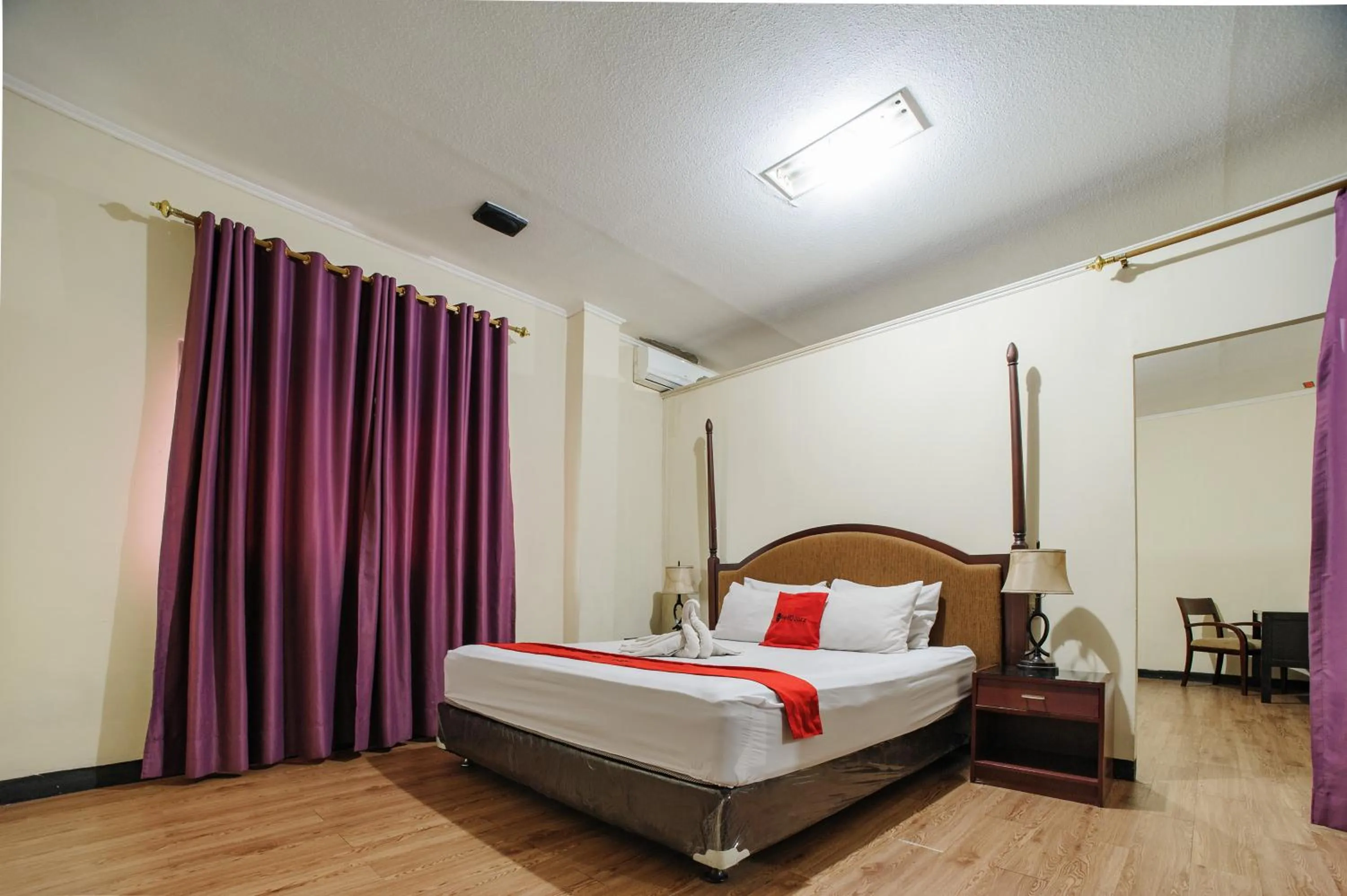 Bedroom, Bed in RedDoorz Plus @ Jalan Raden Intan Lampung