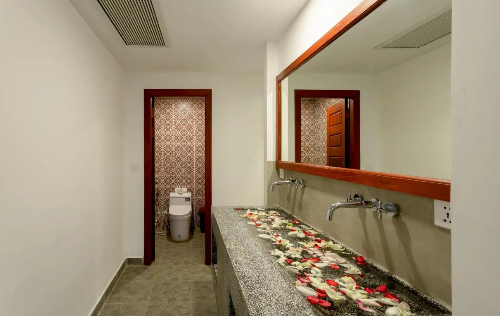 Shower in Khmer Mansion Residence