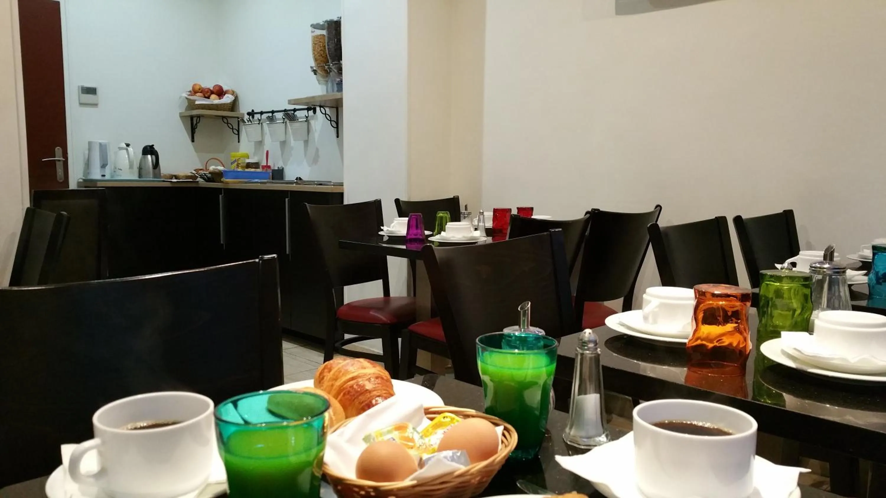 Restaurant/places to eat in Royal Wagram