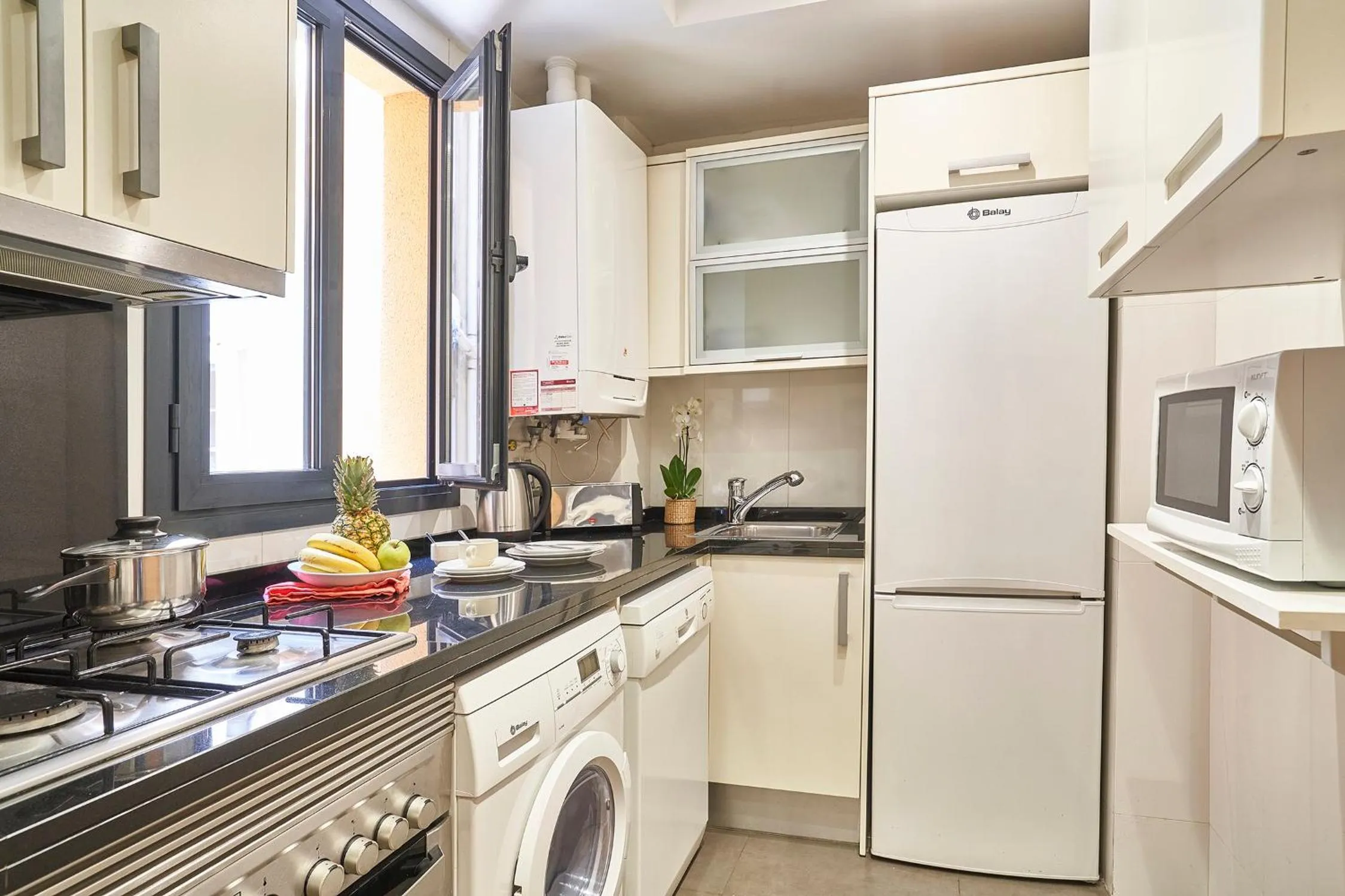 Kitchen or kitchenette in AinB Sagrada Familia Apartments