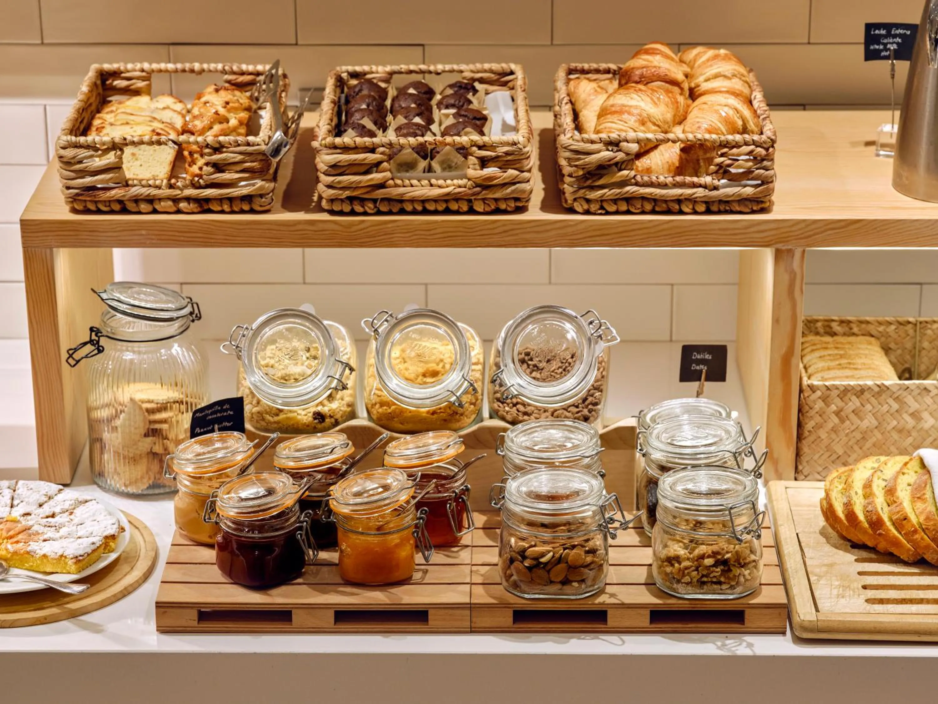 Buffet breakfast in Musik Boutique Hotel - Solo Adultos