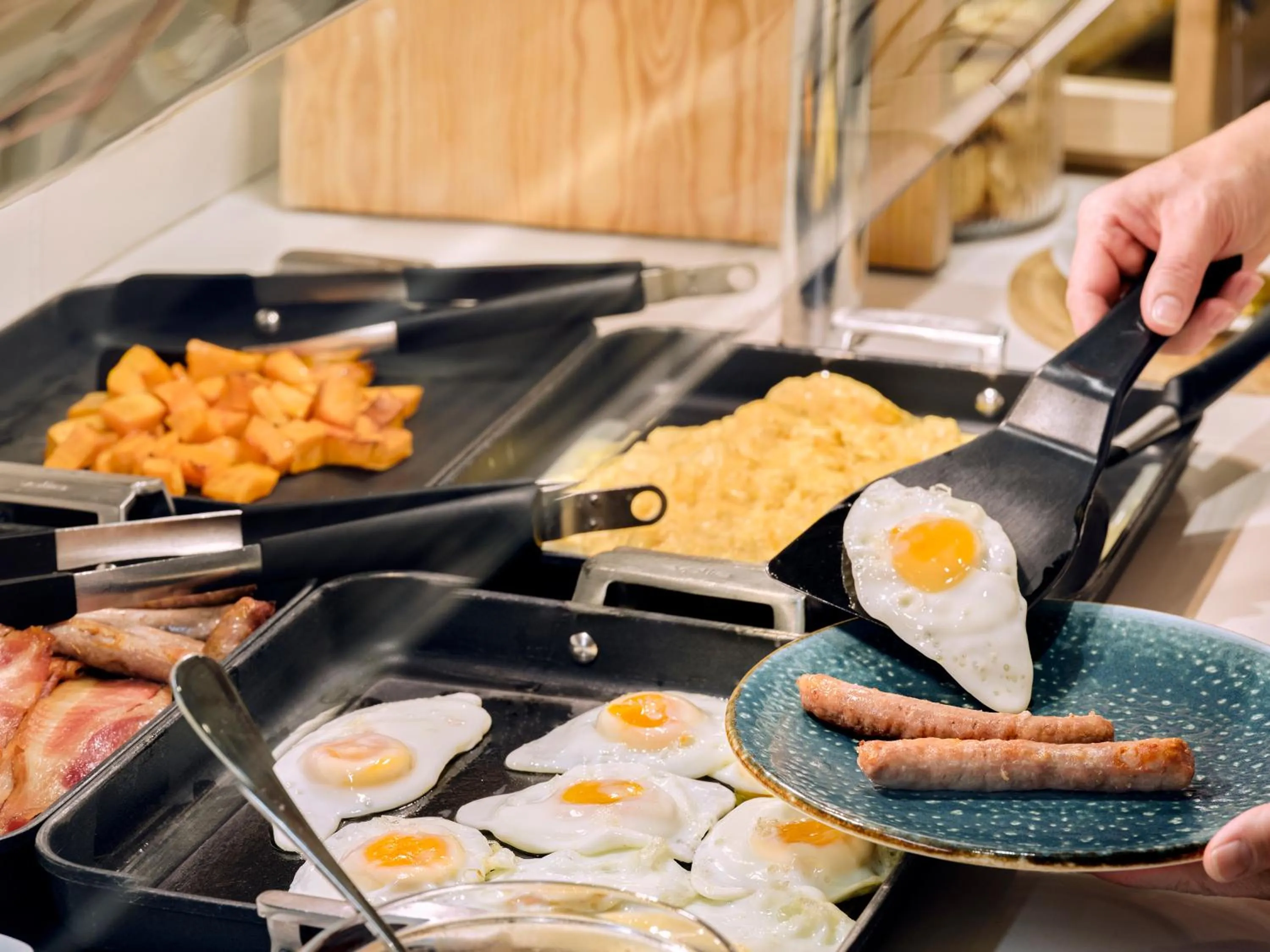 Buffet breakfast in Musik Boutique Hotel - Solo Adultos