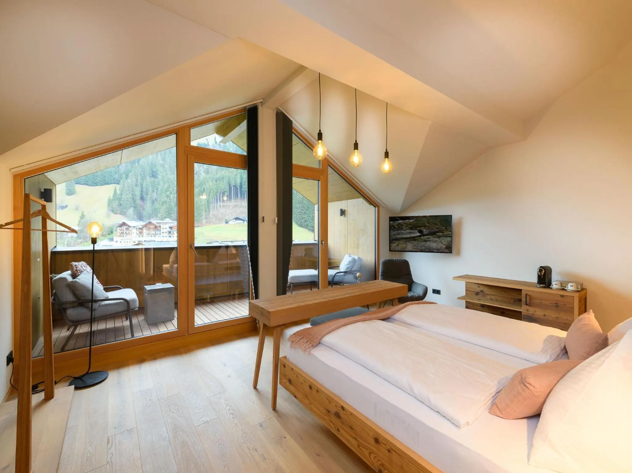 Photo of the whole room, Bed in Boutique Hundehotel Bergzeit