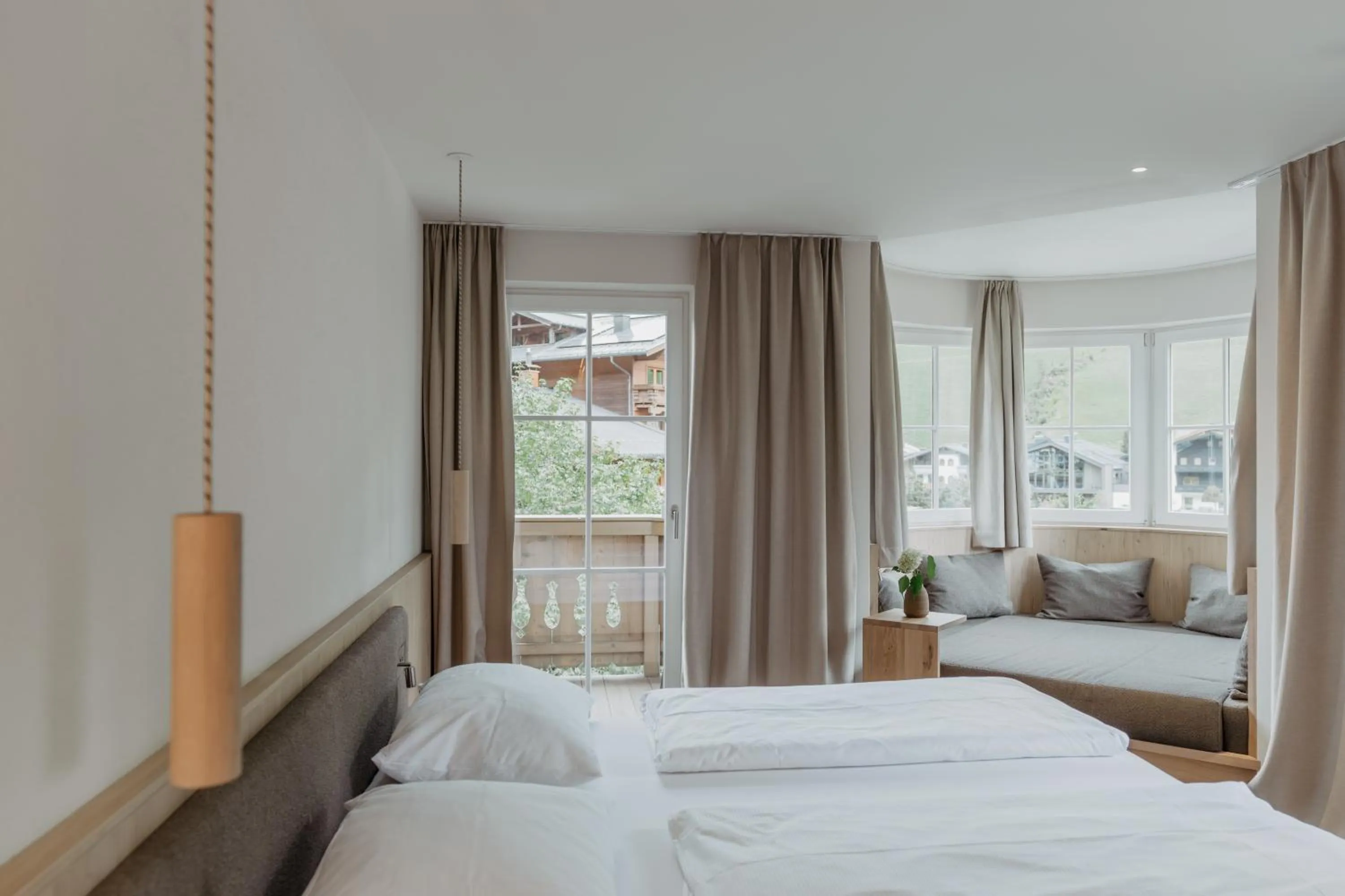 Photo of the whole room, Bed in Boutique Hundehotel Bergzeit