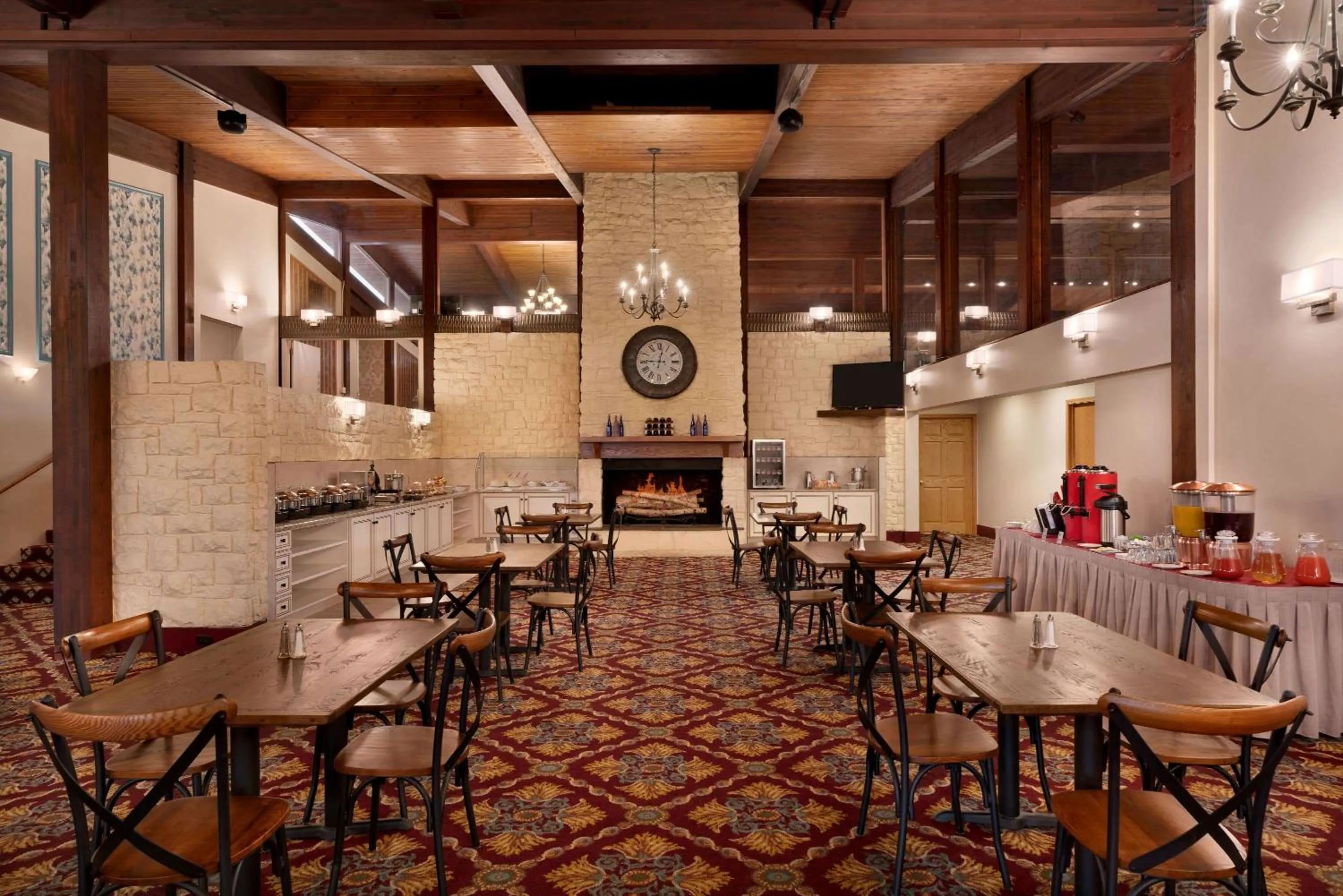 Restaurant/places to eat in Wyndham Garden State College