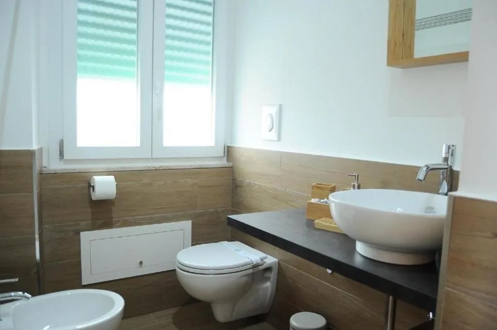 The Corner 180 Suite