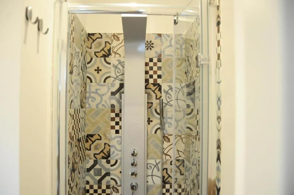 The Corner 180 Suite