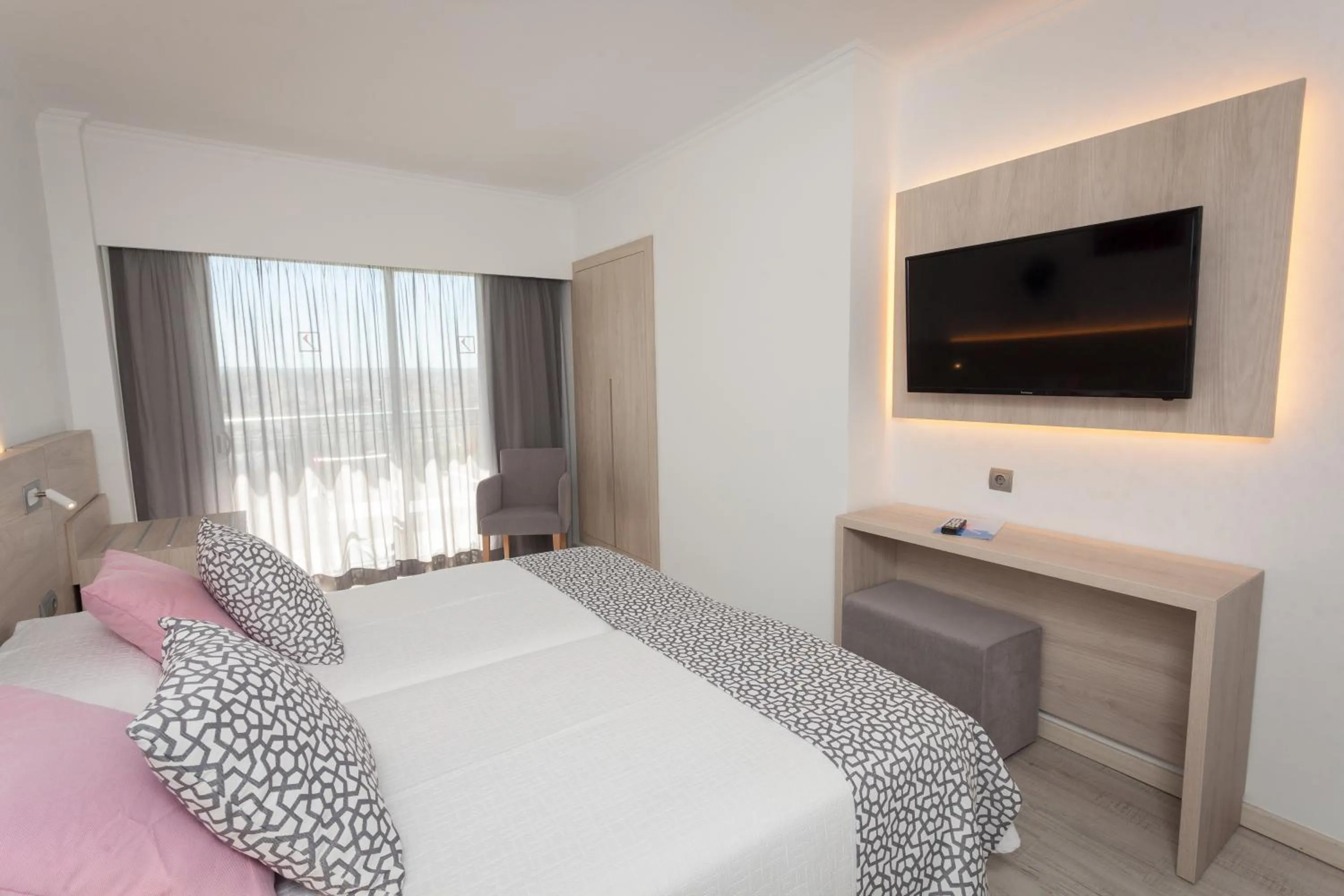 Photo of the whole room, Bed in Hotel Timor