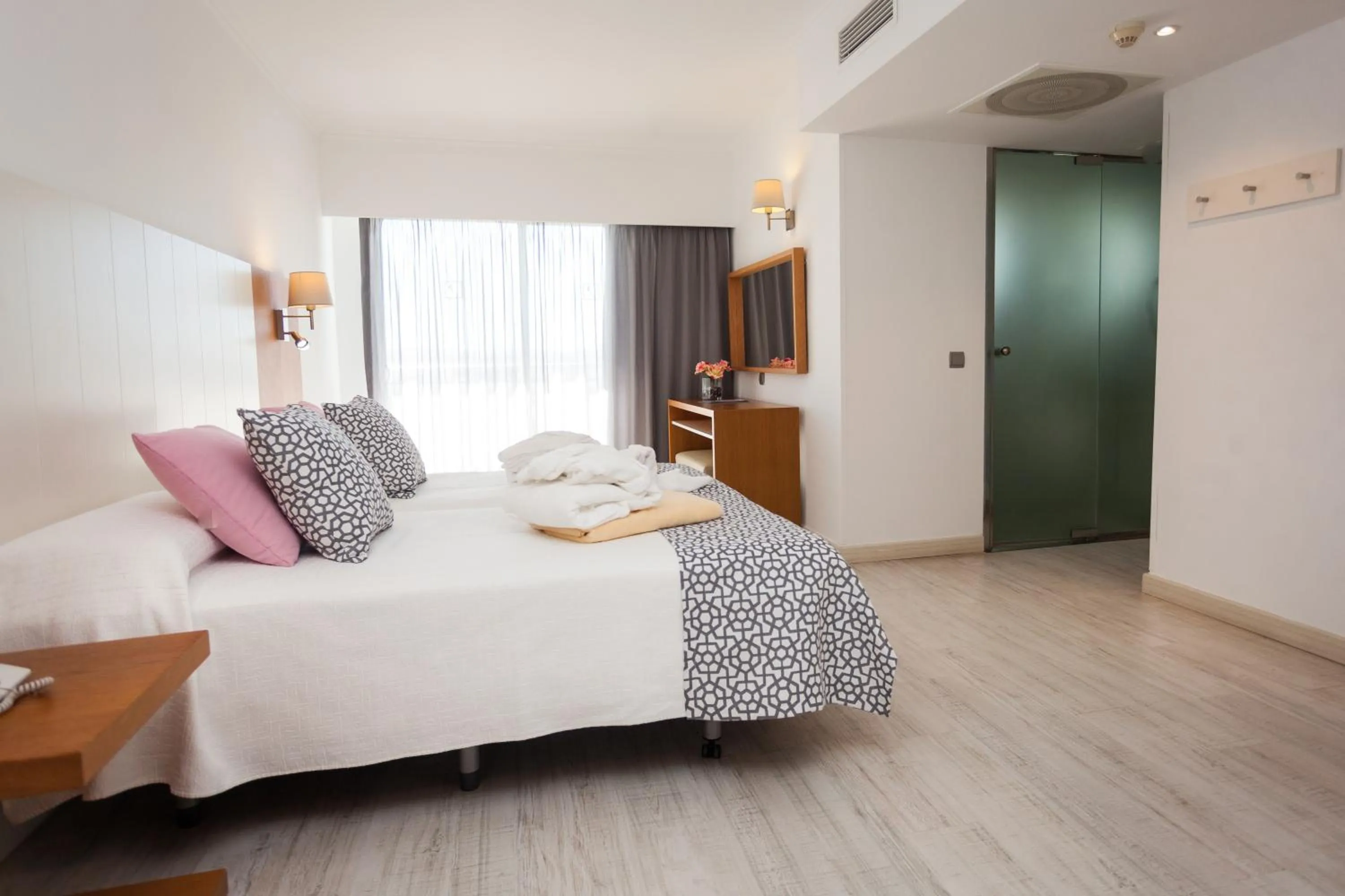 Photo of the whole room, Bed in Hotel Timor