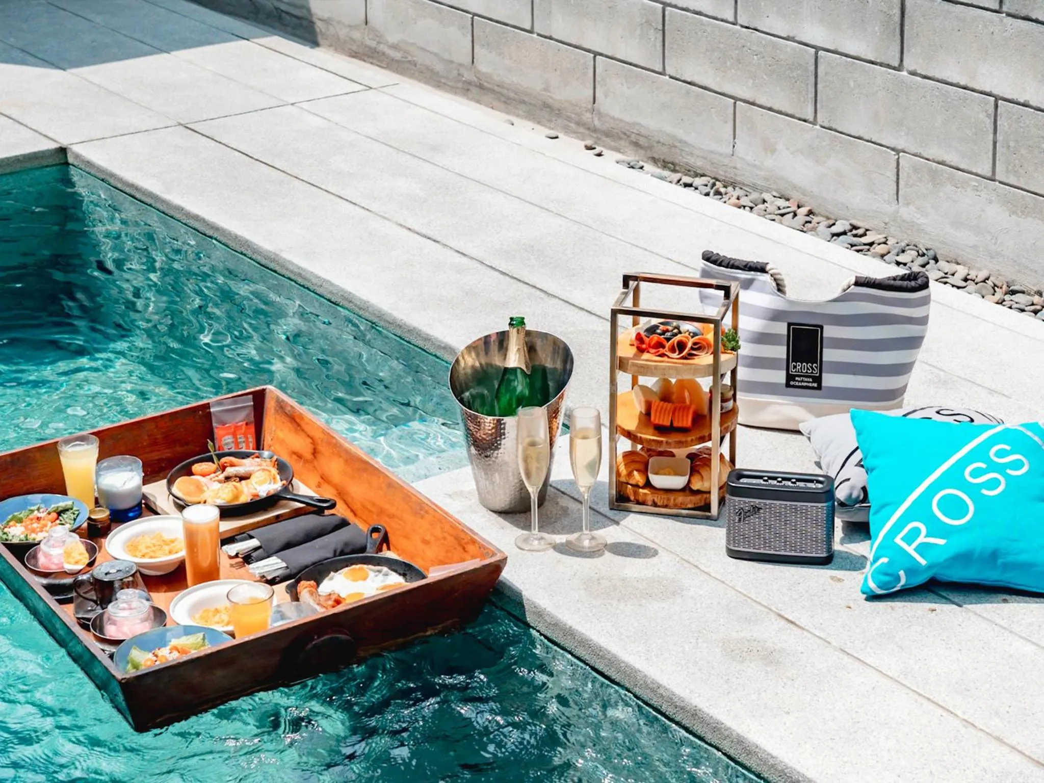 Food and drinks in Cross Pattaya Oceanphere - formerly X2 Pattaya Oceanphere