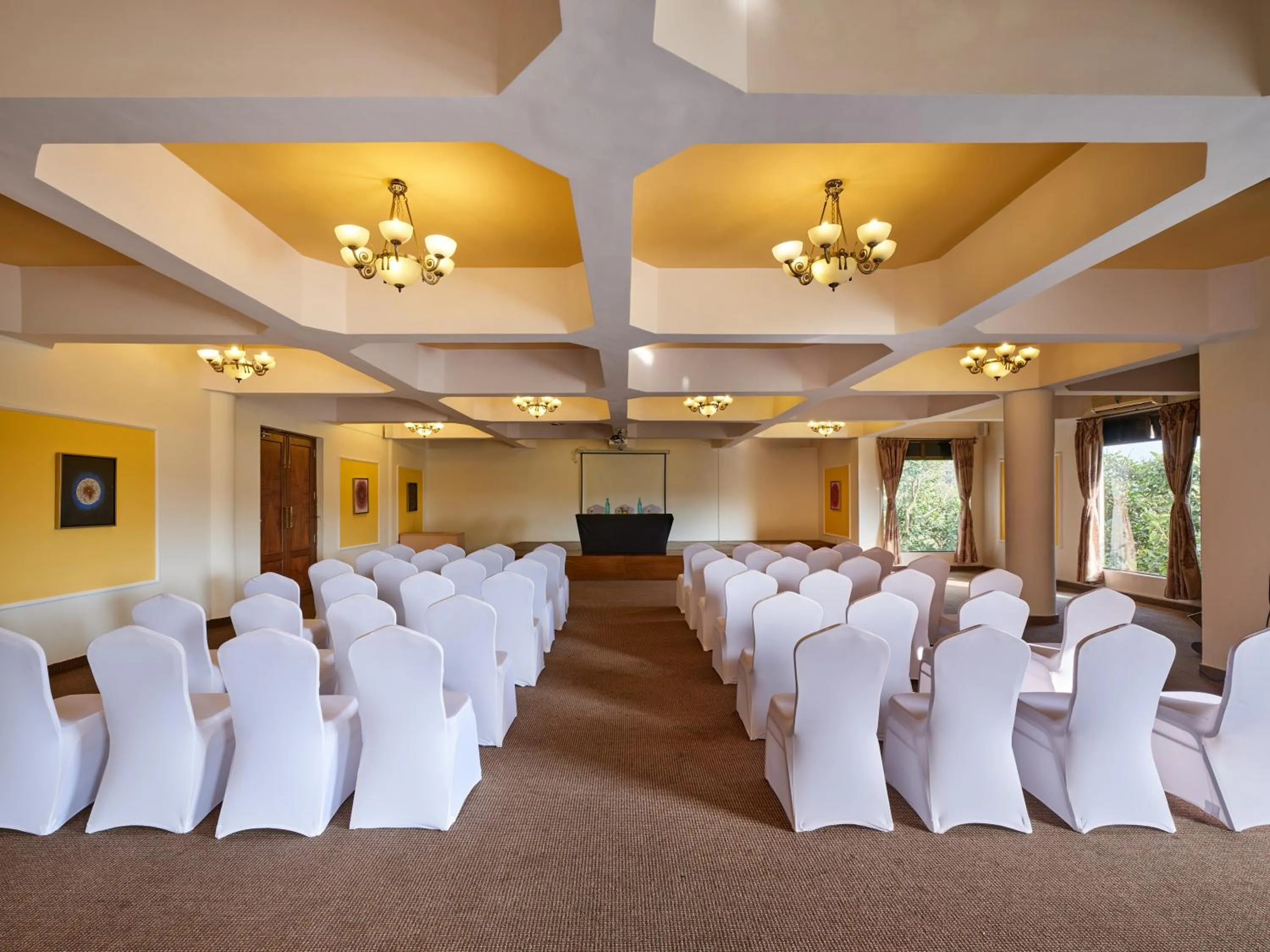 Banquet/Function facilities in Sterling Mount Abu