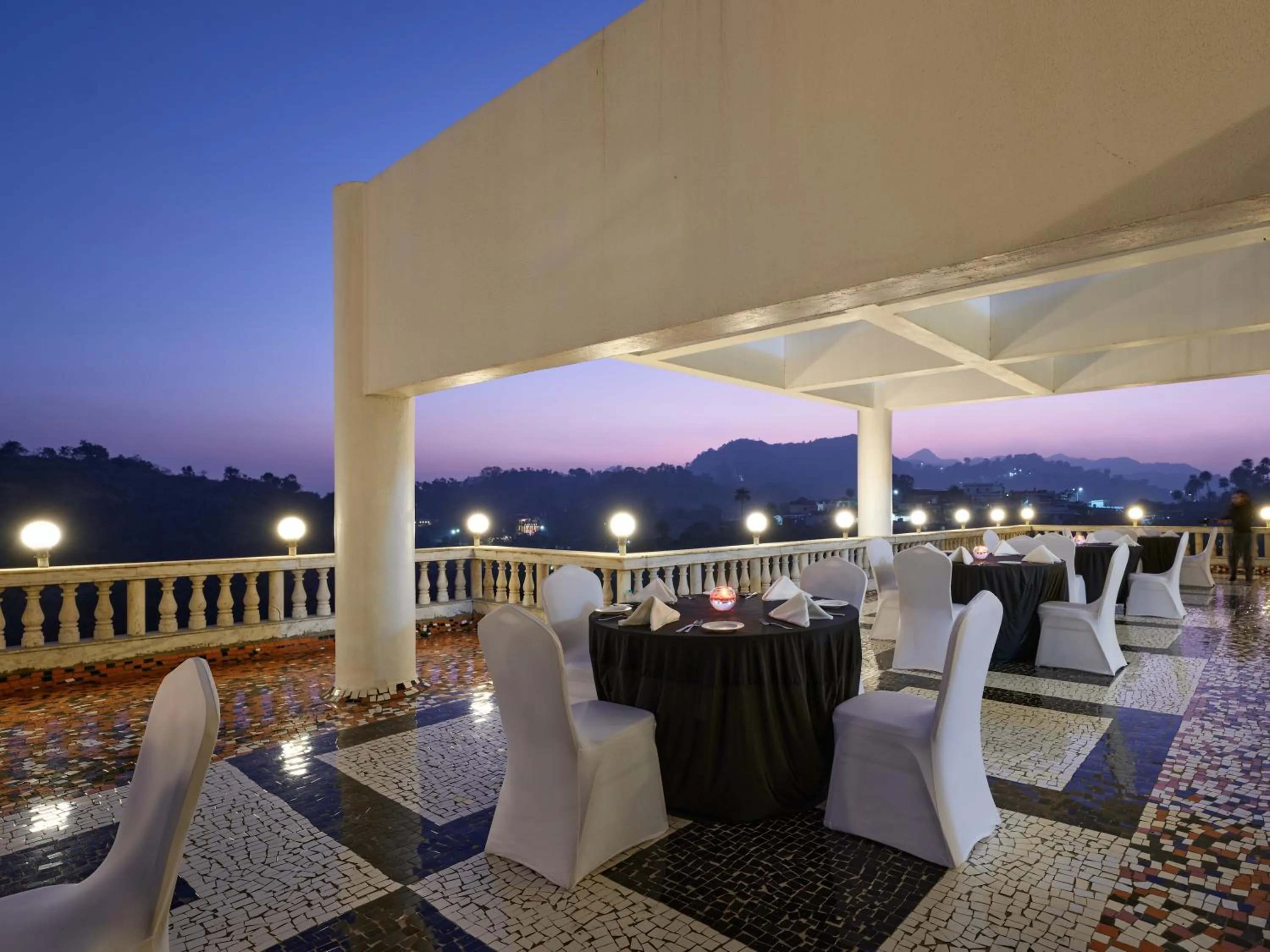 Restaurant/places to eat in Sterling Mount Abu