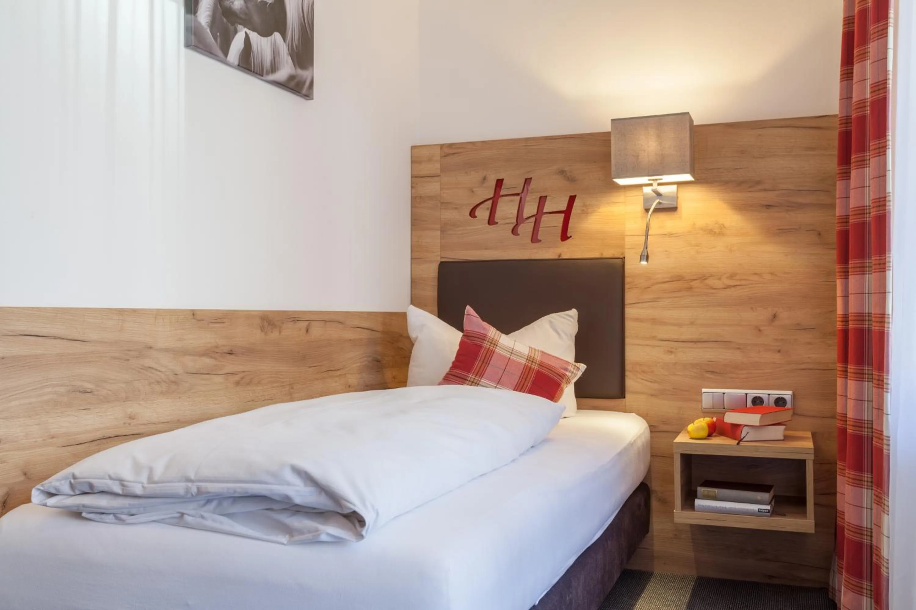 Photo of the whole room, Bed in Hartungs Hoteldorf