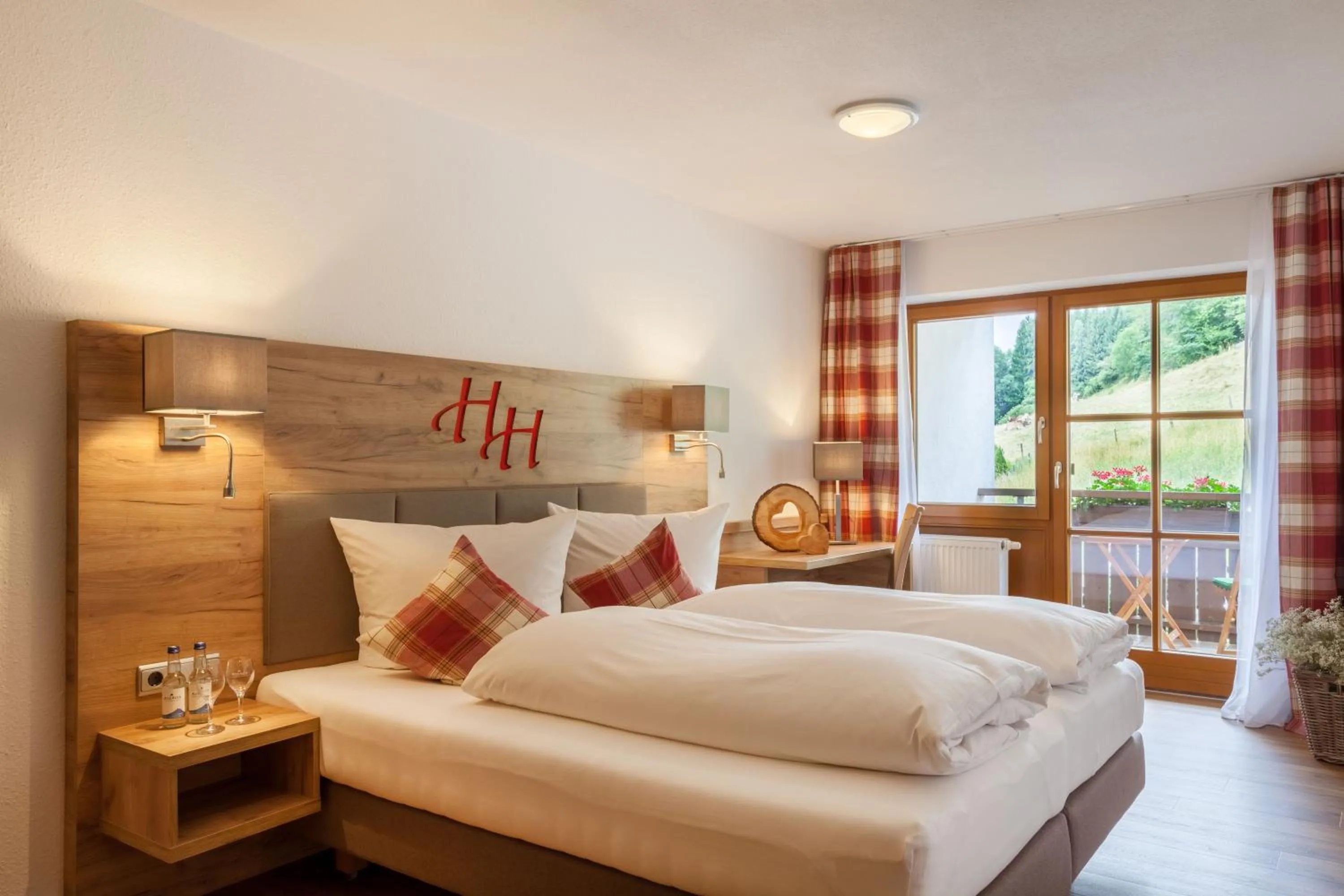 Photo of the whole room, Bed in Hartungs Hoteldorf