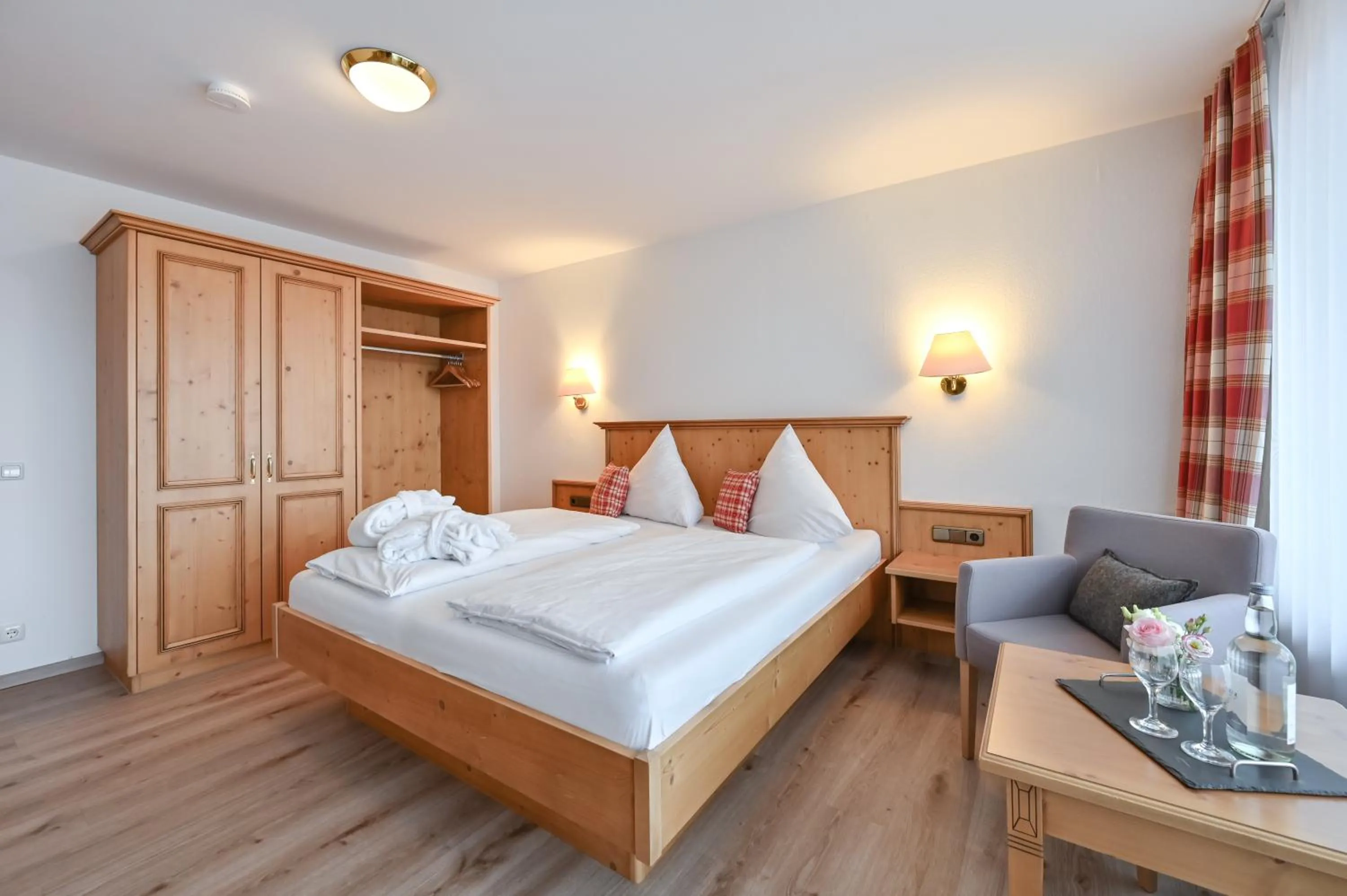 Photo of the whole room, Bed in Hartungs Hoteldorf