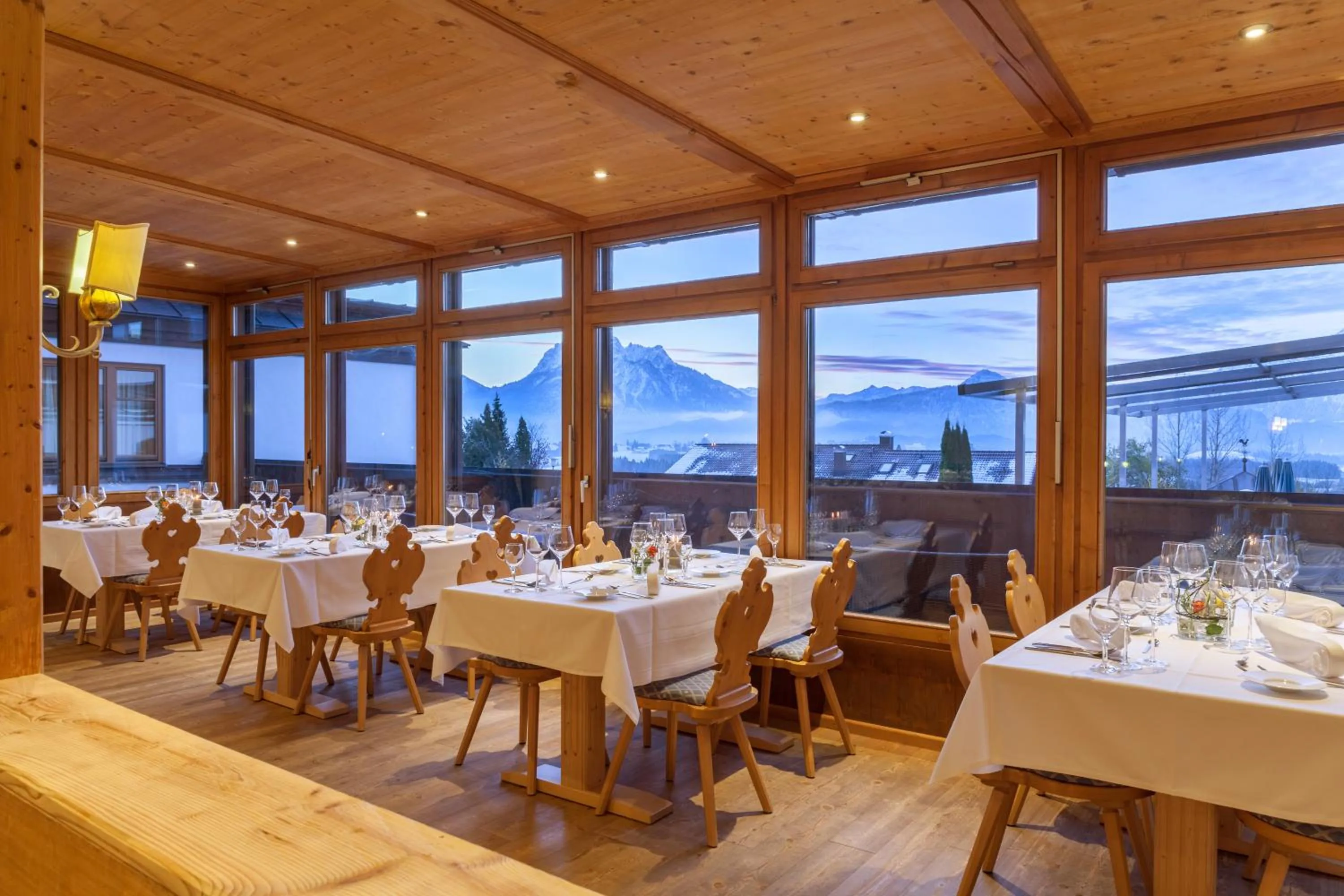 Restaurant/places to eat in Hartungs Hoteldorf