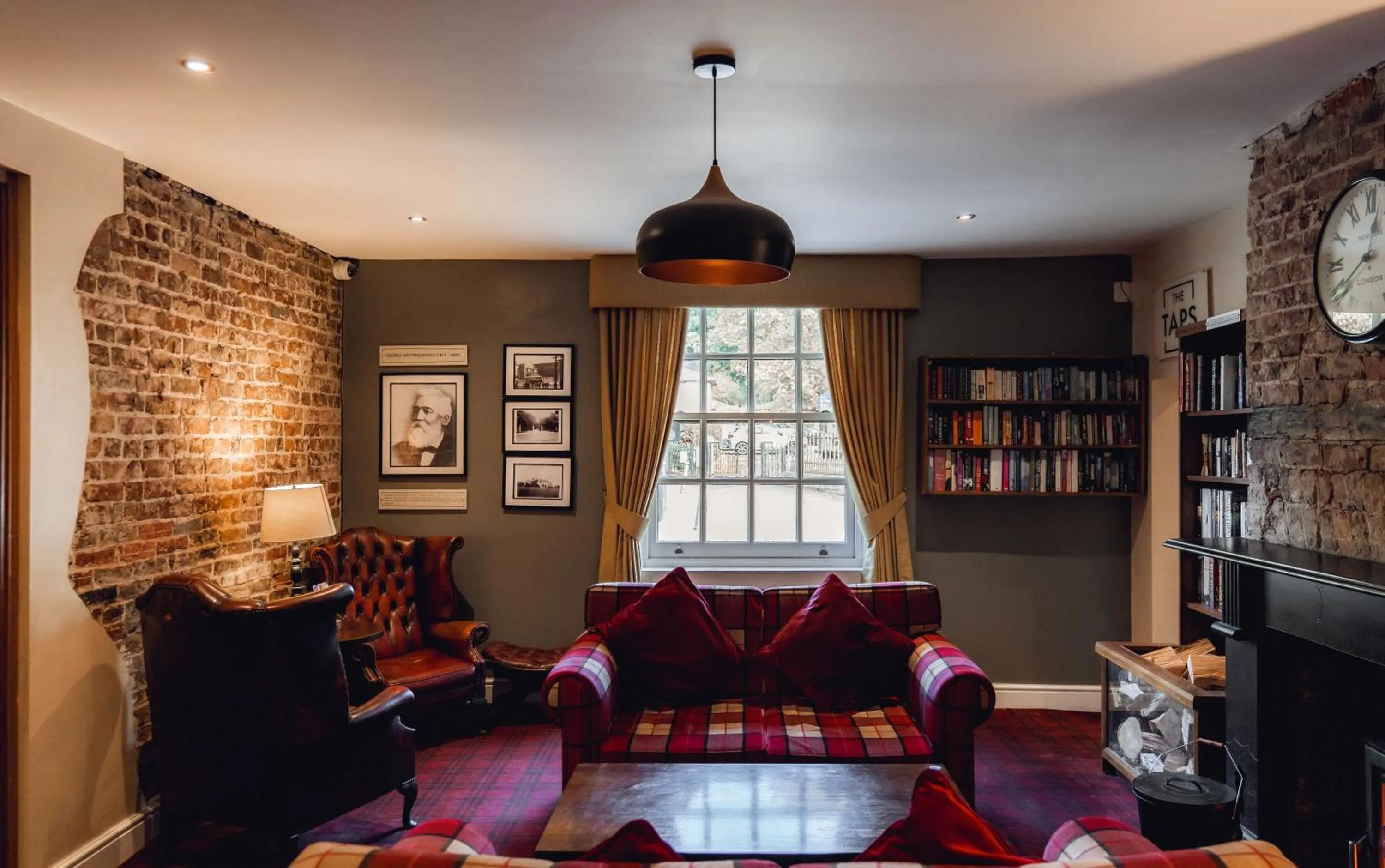 Lounge or bar in The Kirkfield Hotel