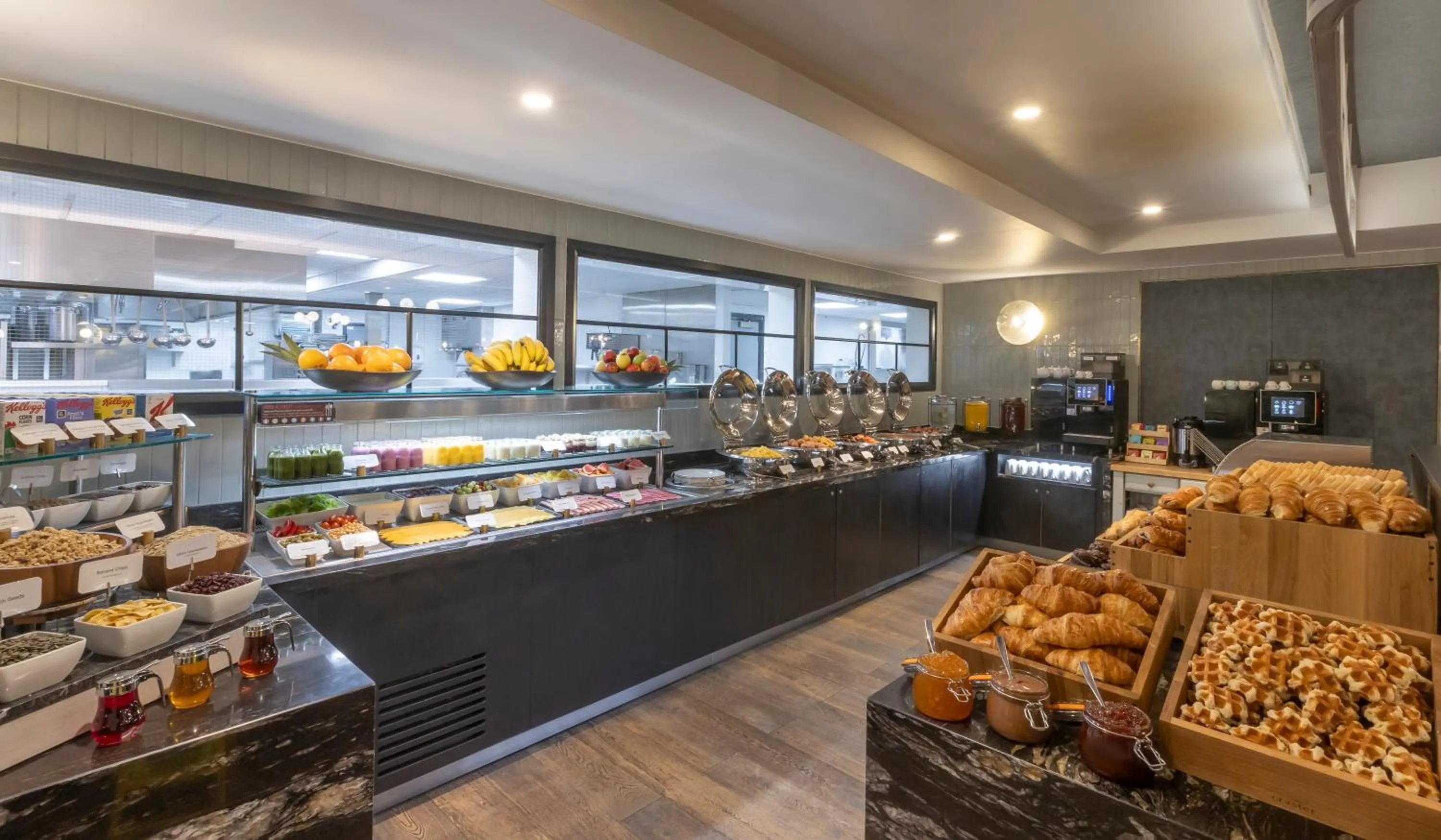 Breakfast in Clayton Hotel City of London