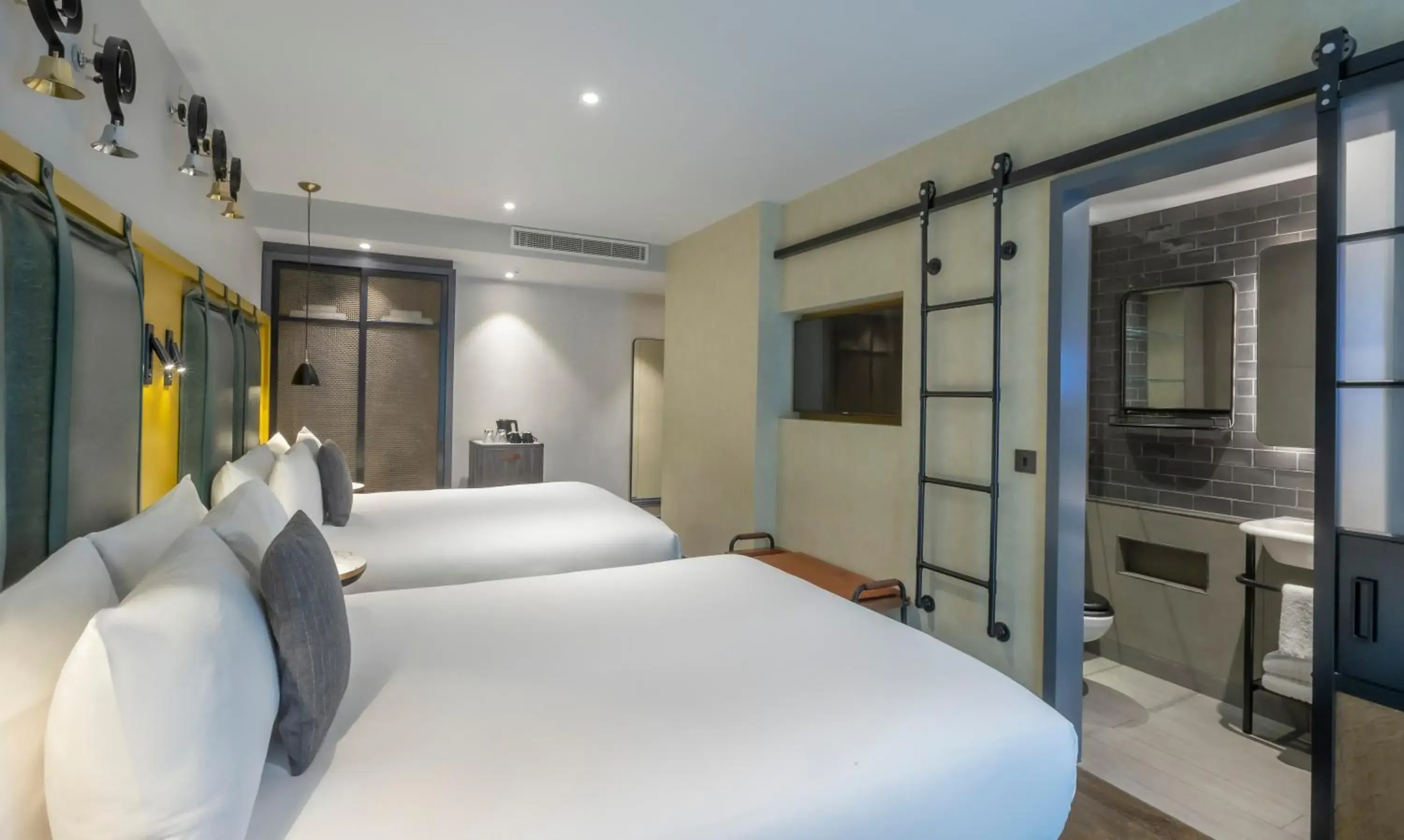 Deluxe Double Double Room in Clayton Hotel City of London Deluxe Double Double Room in Clayton Hotel City of London