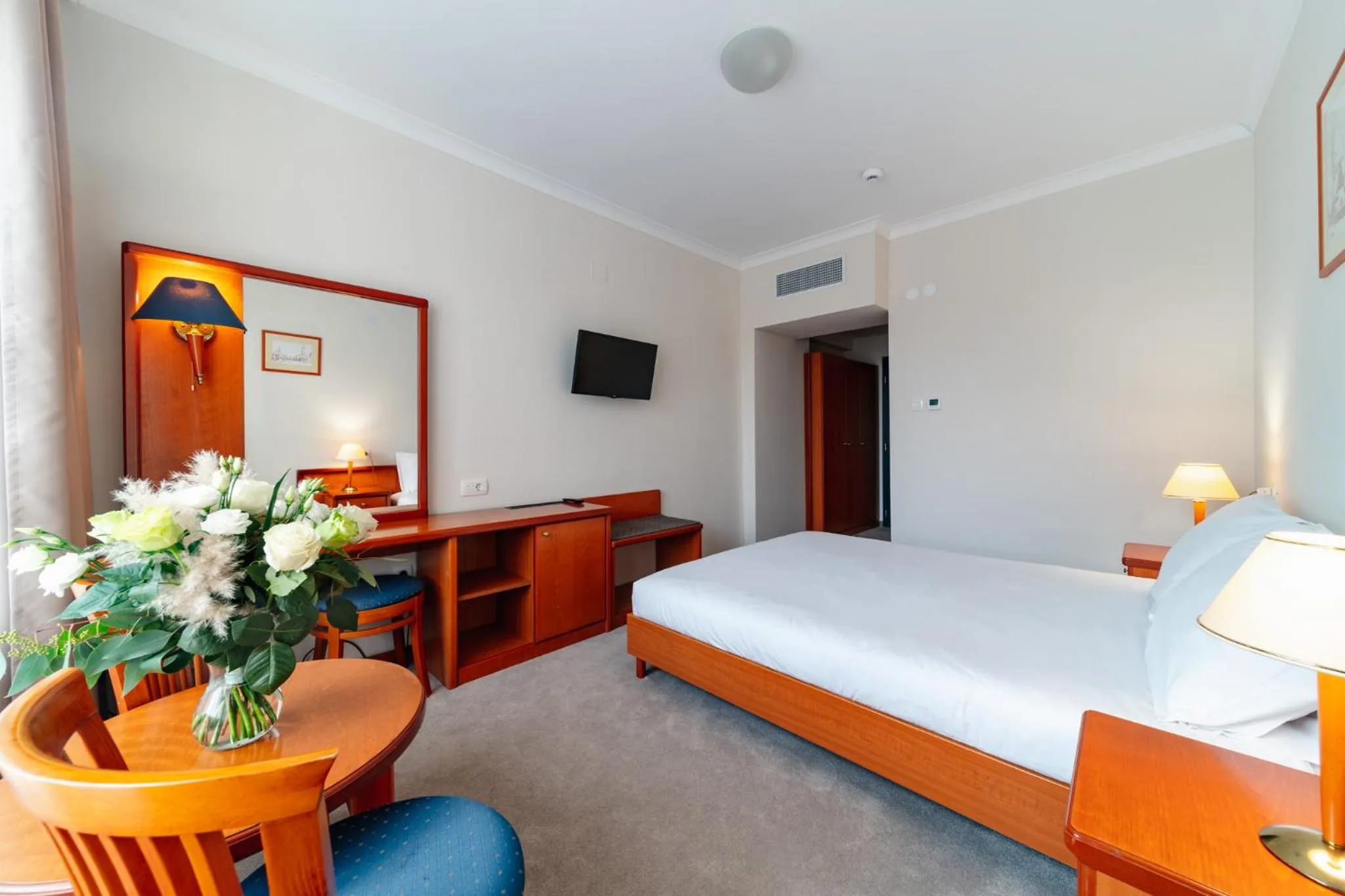 Bed in Hotel Küküllő - Târnava