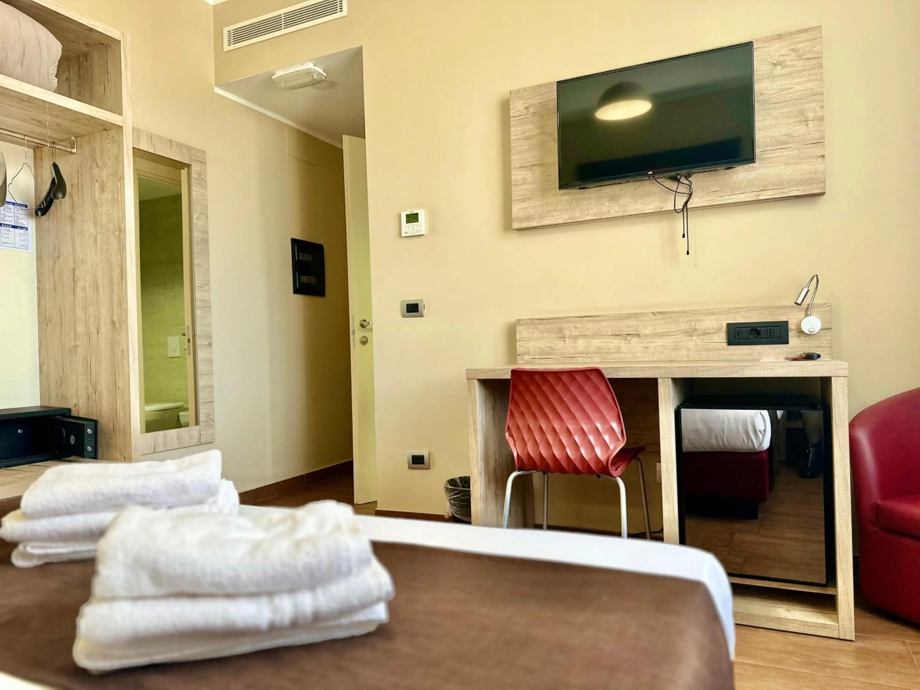 TV and multimedia, Bed in Hotel Giacosa
