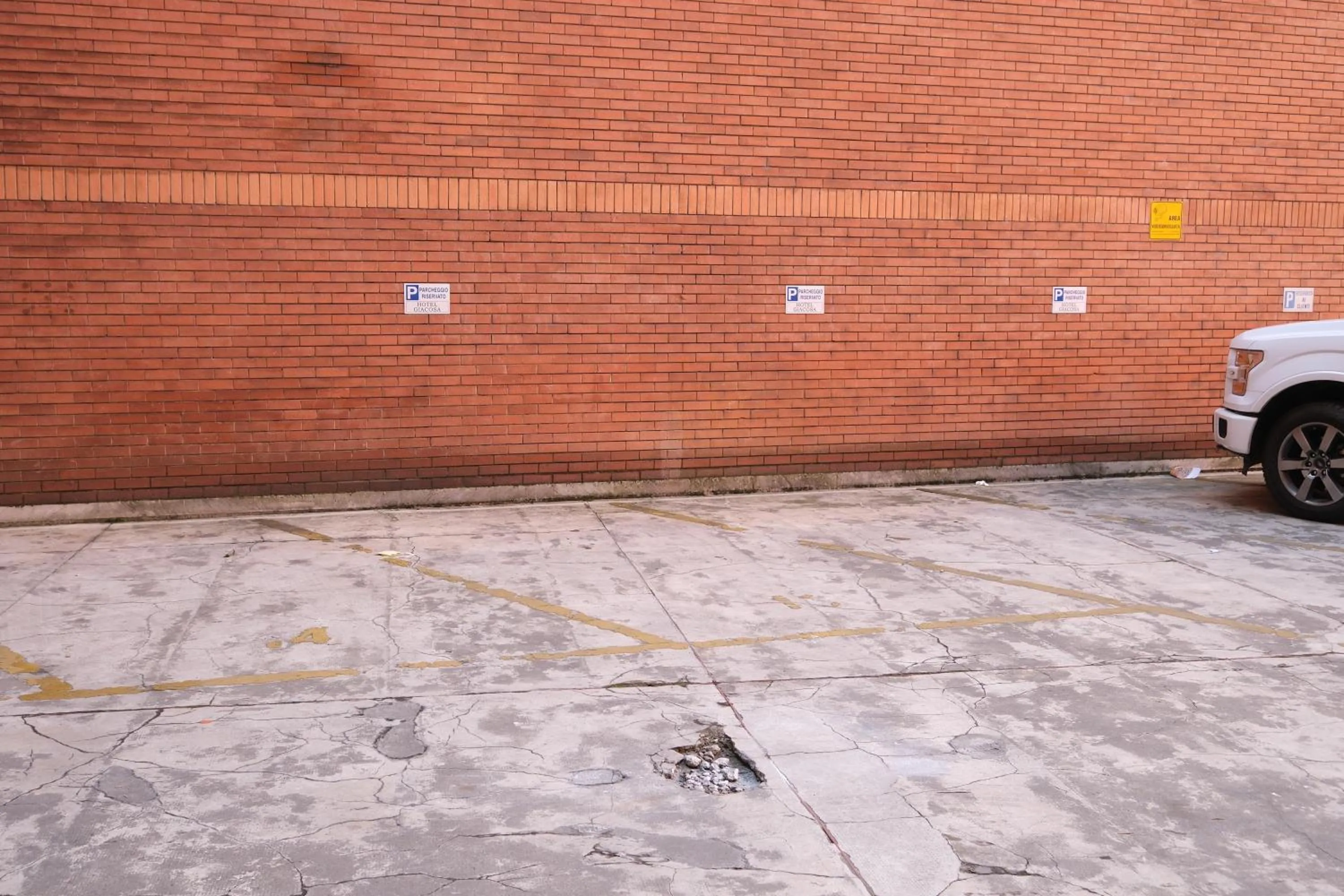 Parking in Hotel Giacosa